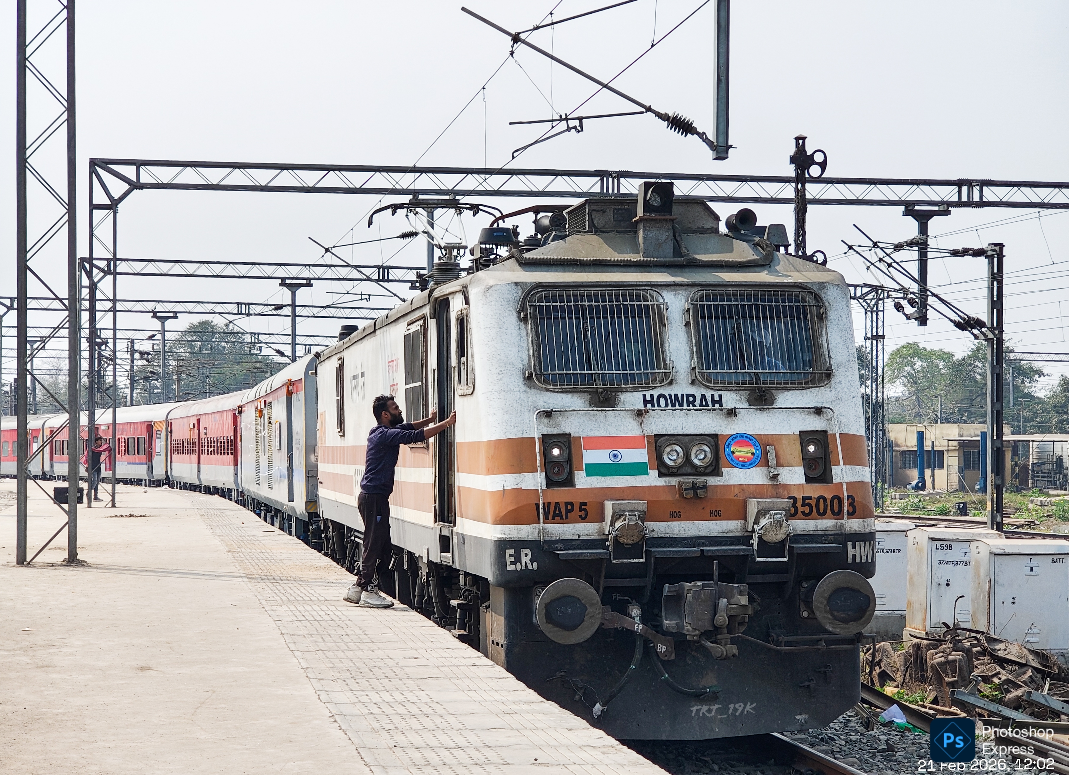 13023 Howrah - Gaya Express photo 10
