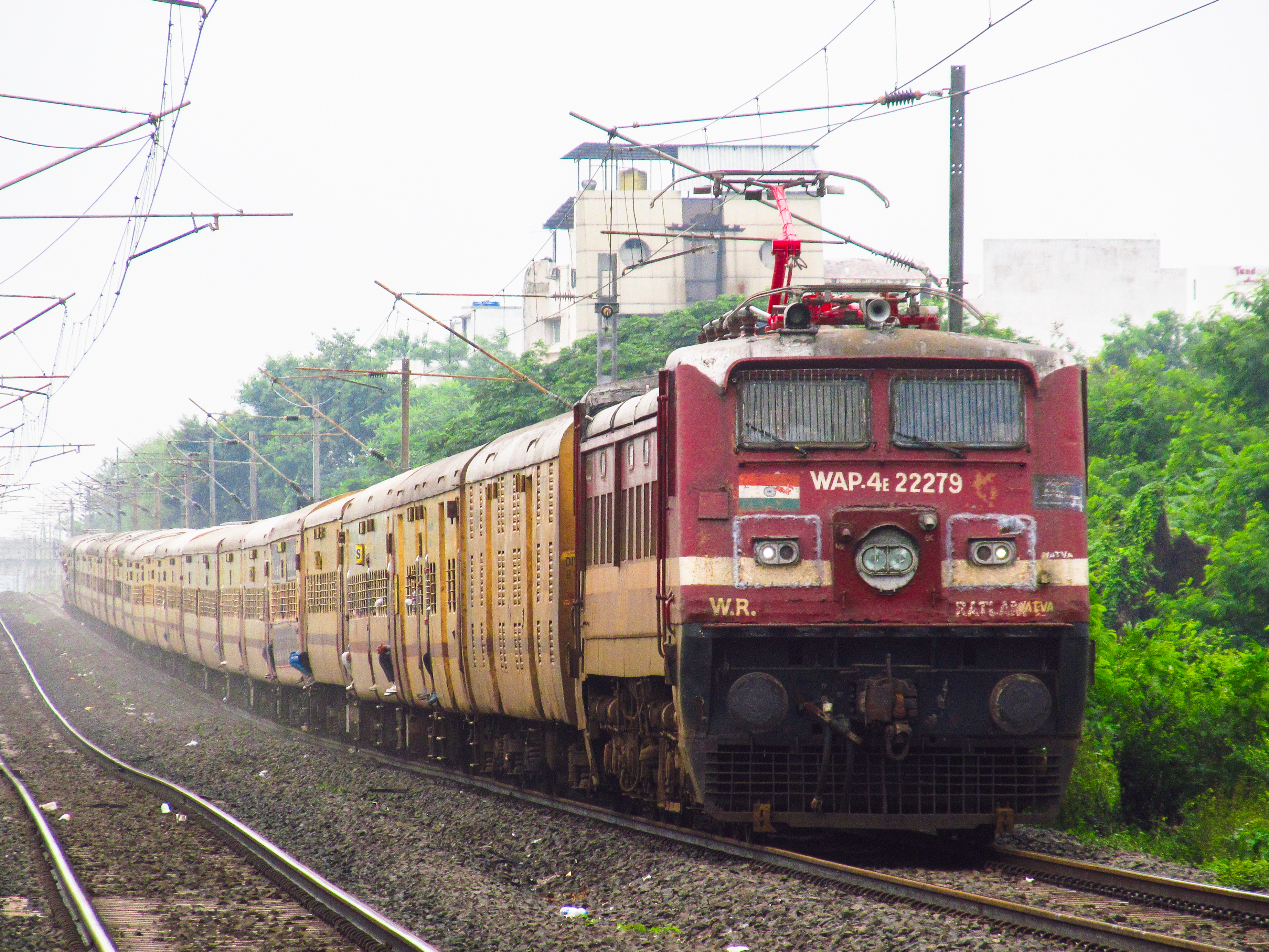 12906 Shalimar - Porbandar SF Express photo 18