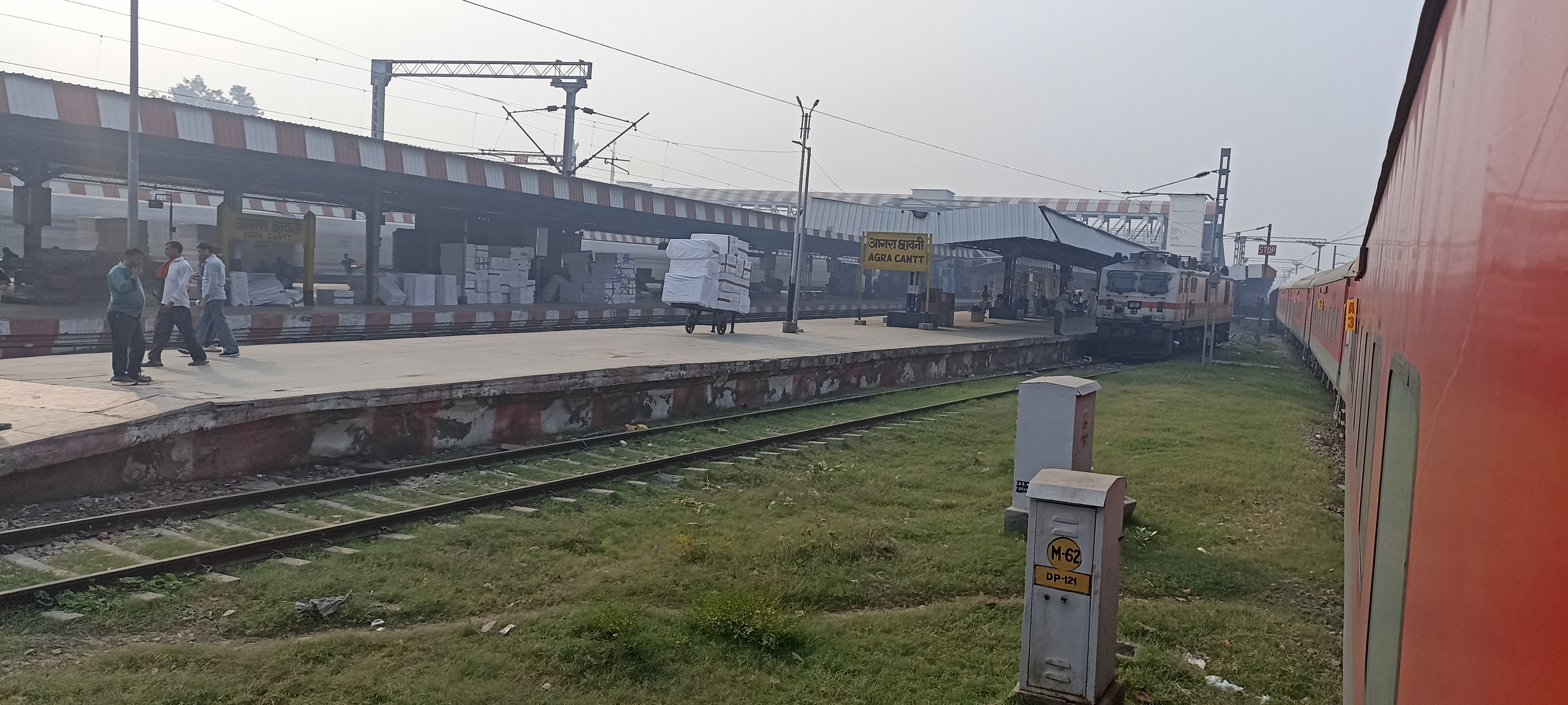 22435 Varanasi - New Delhi Vande Bharat Express photo 4
