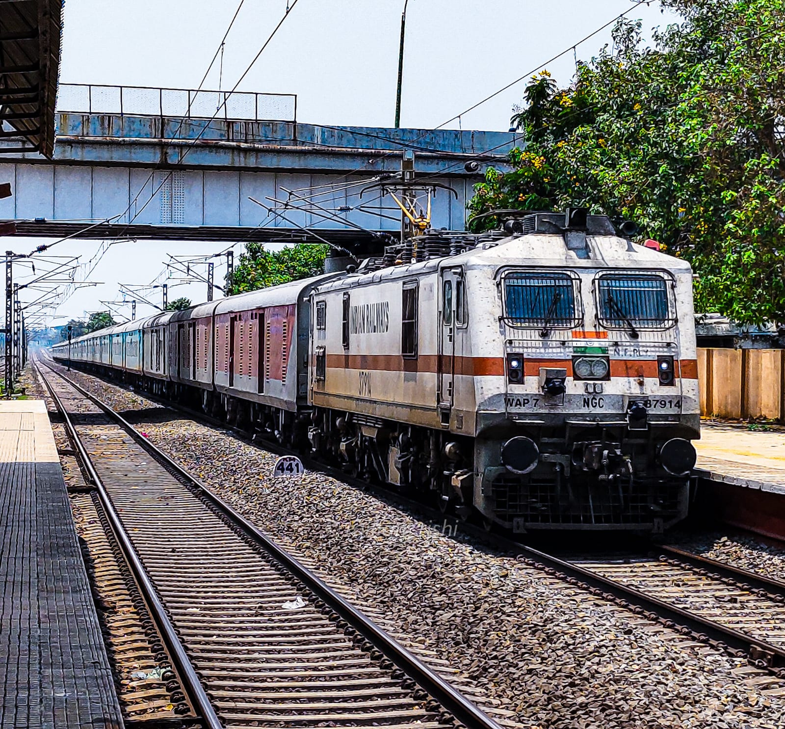 22489 Varanasi - Meerut City Vande Bharat Express photo 7