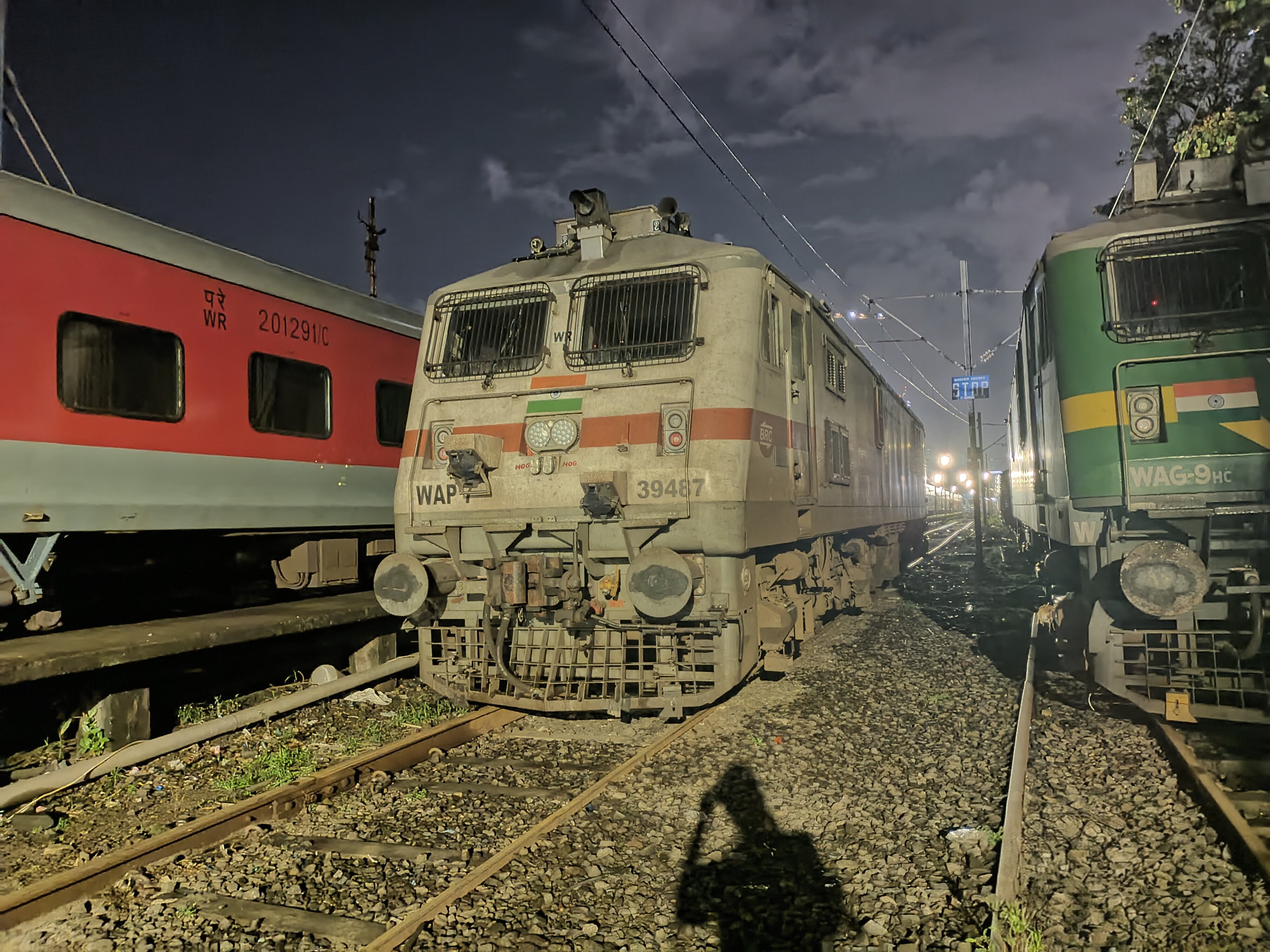 09415 Bandra Terminus - Gandhidham Weekly SF Special Fare Special photo 5