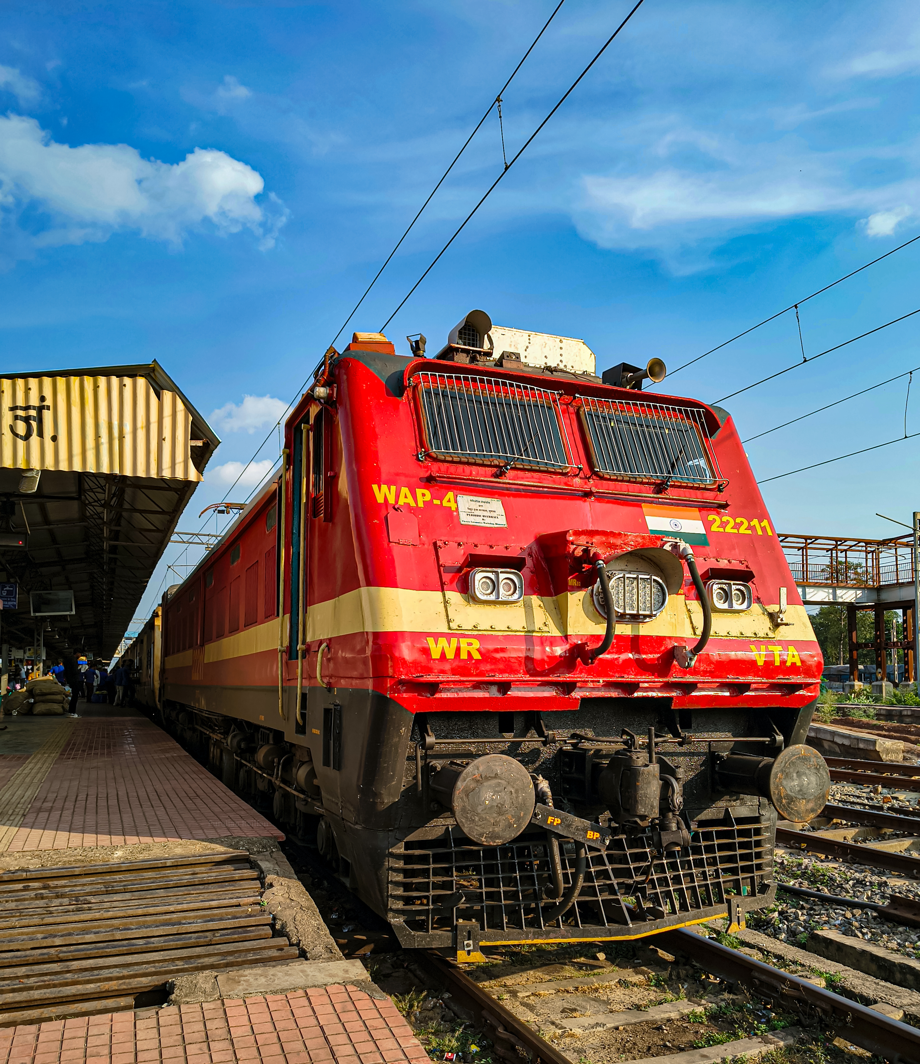 12949 Porbandar - Santragachi Kavi Guru SF Express photo 6
