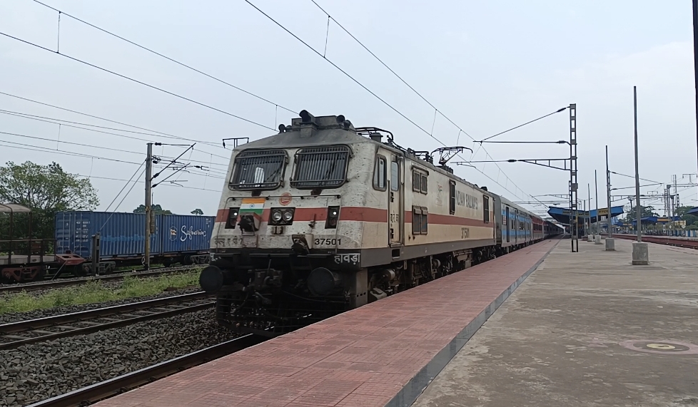 35017 Barddhaman - Katwa Local photo 3