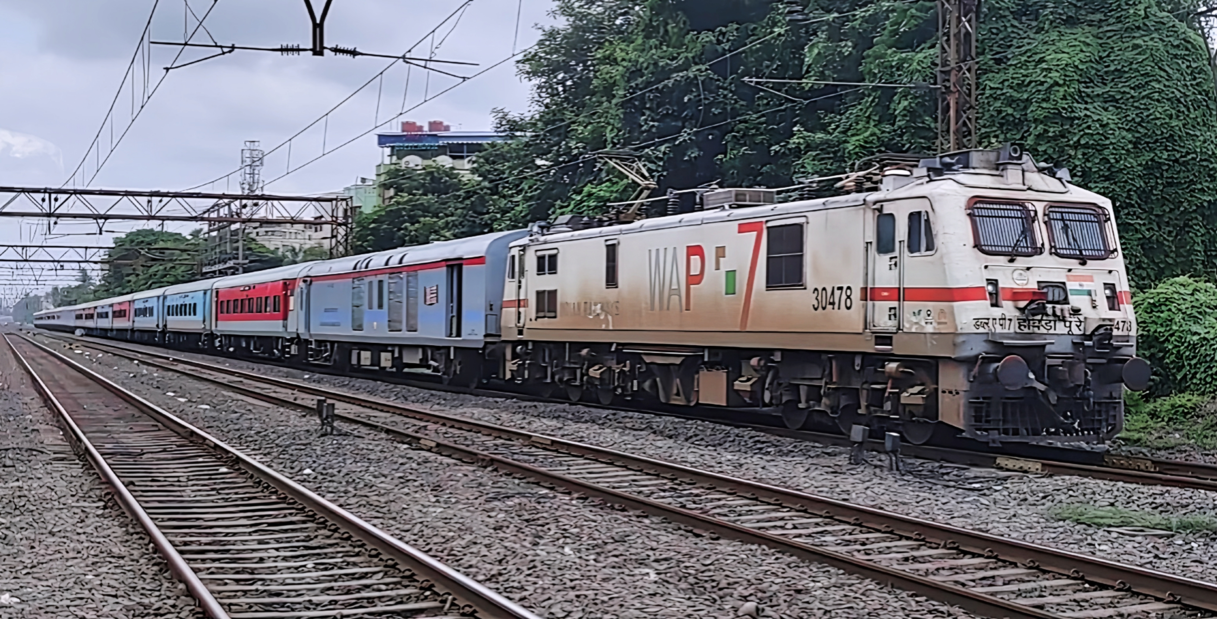 13015 Howrah - Jamalpur Kavi Guru Express photo 9