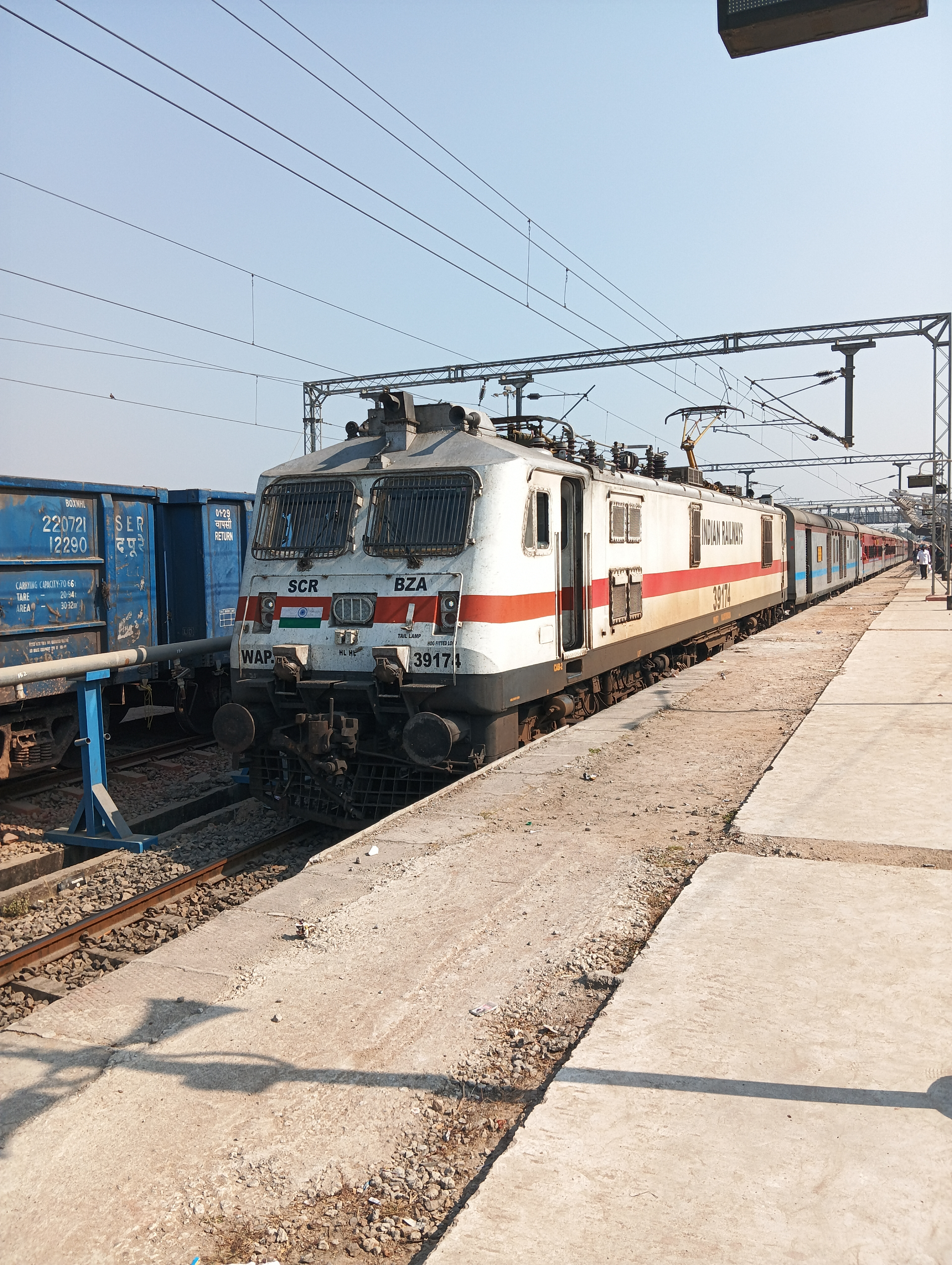 17605 Kacheguda - Bhagat Ki Kothi Express photo 5