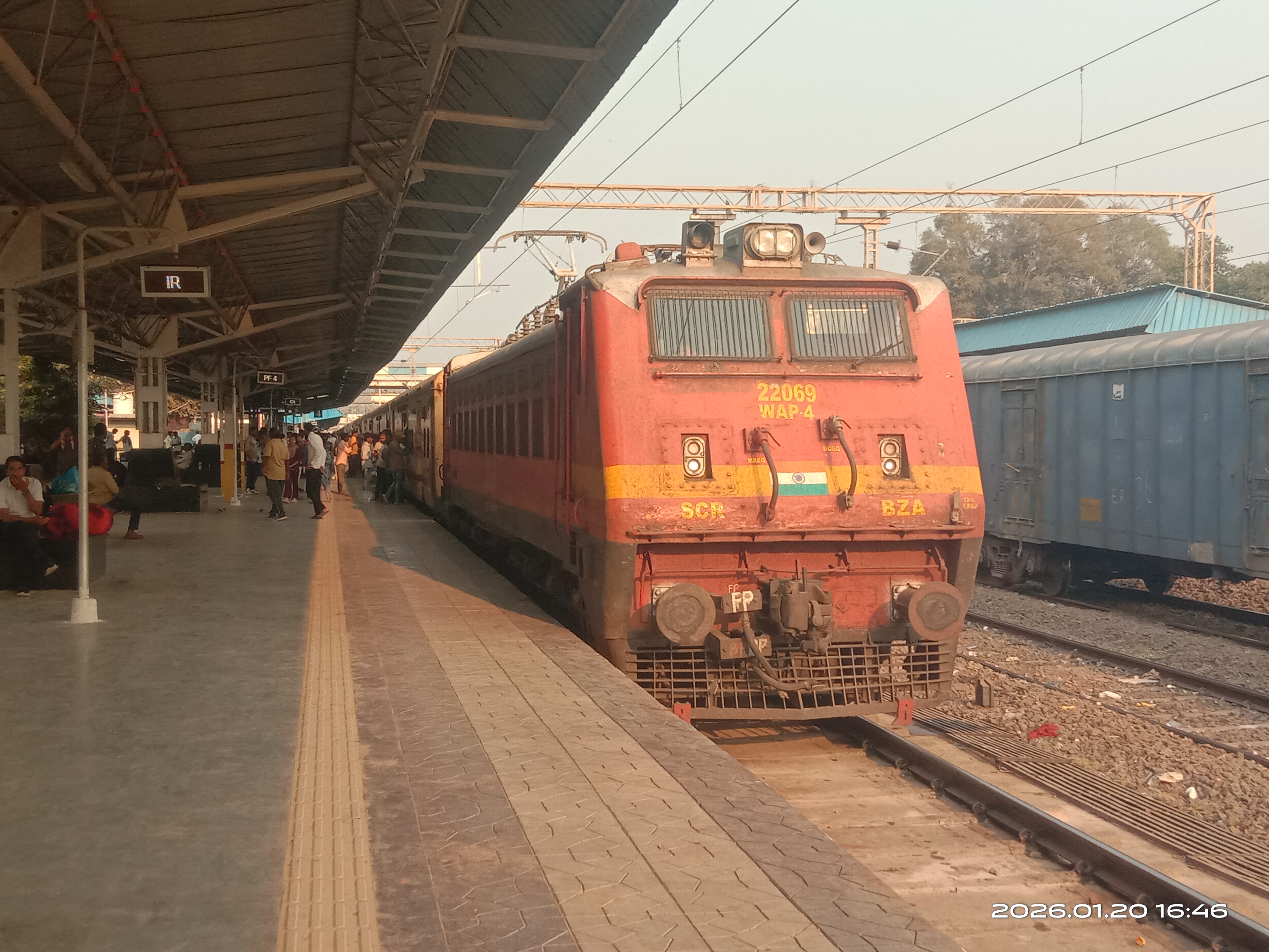 15129 Gorakhpur Cantt - Varanasi City InterCity Express photo 6