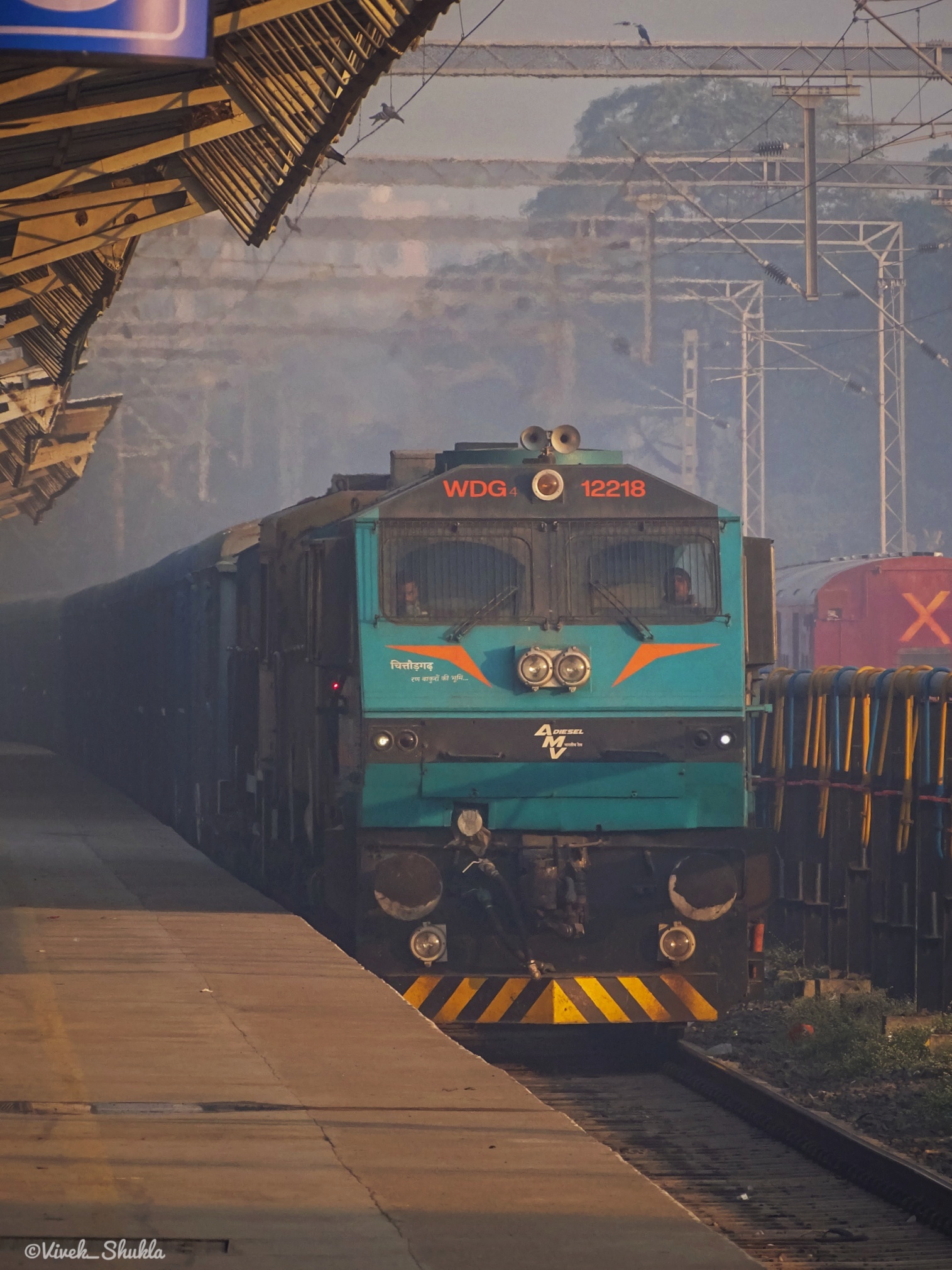 54291 Varanasi - MBDD Pratapgarh Passenger photo 8