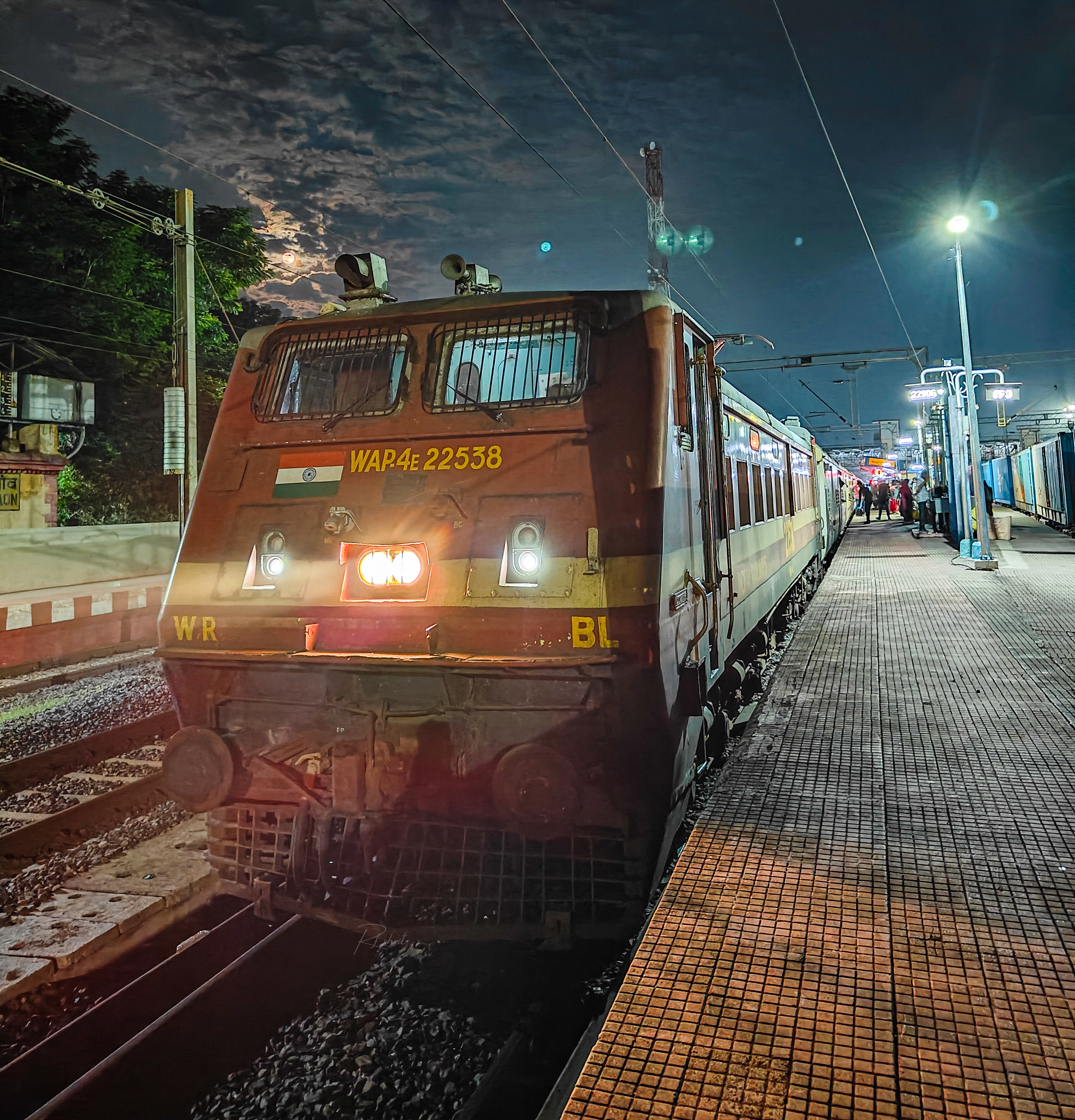 12906 Shalimar - Porbandar SF Express photo 13