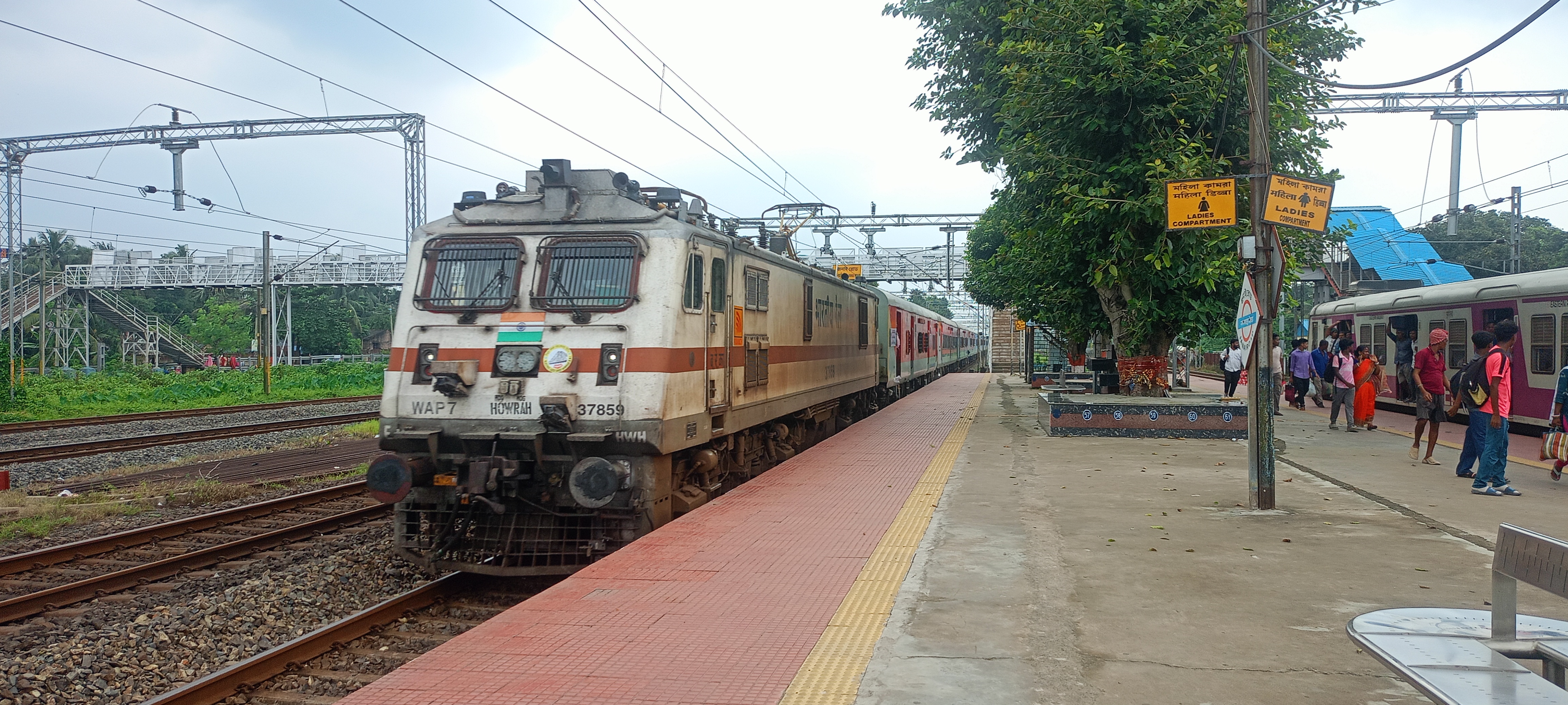 64053 Palwal - Ghaziabad EMU photo 7