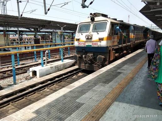 22534 Yesvantpur - Gorakhpur SF Express photo 3