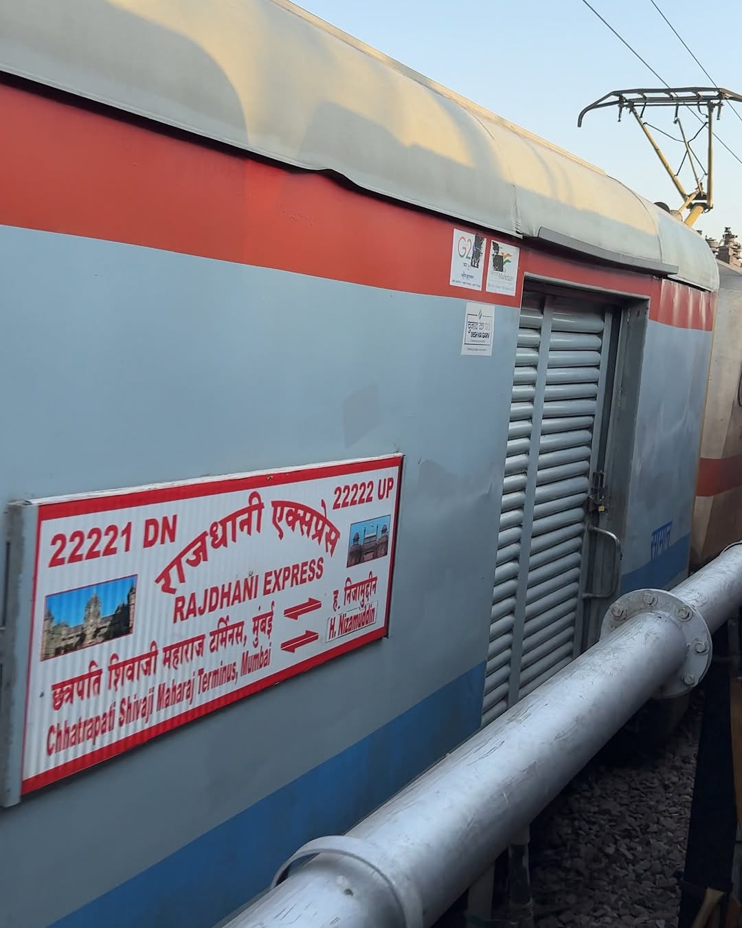 22221 Mumbai CSMT - Hazrat Nizamuddin Rajdhani Express photo 22