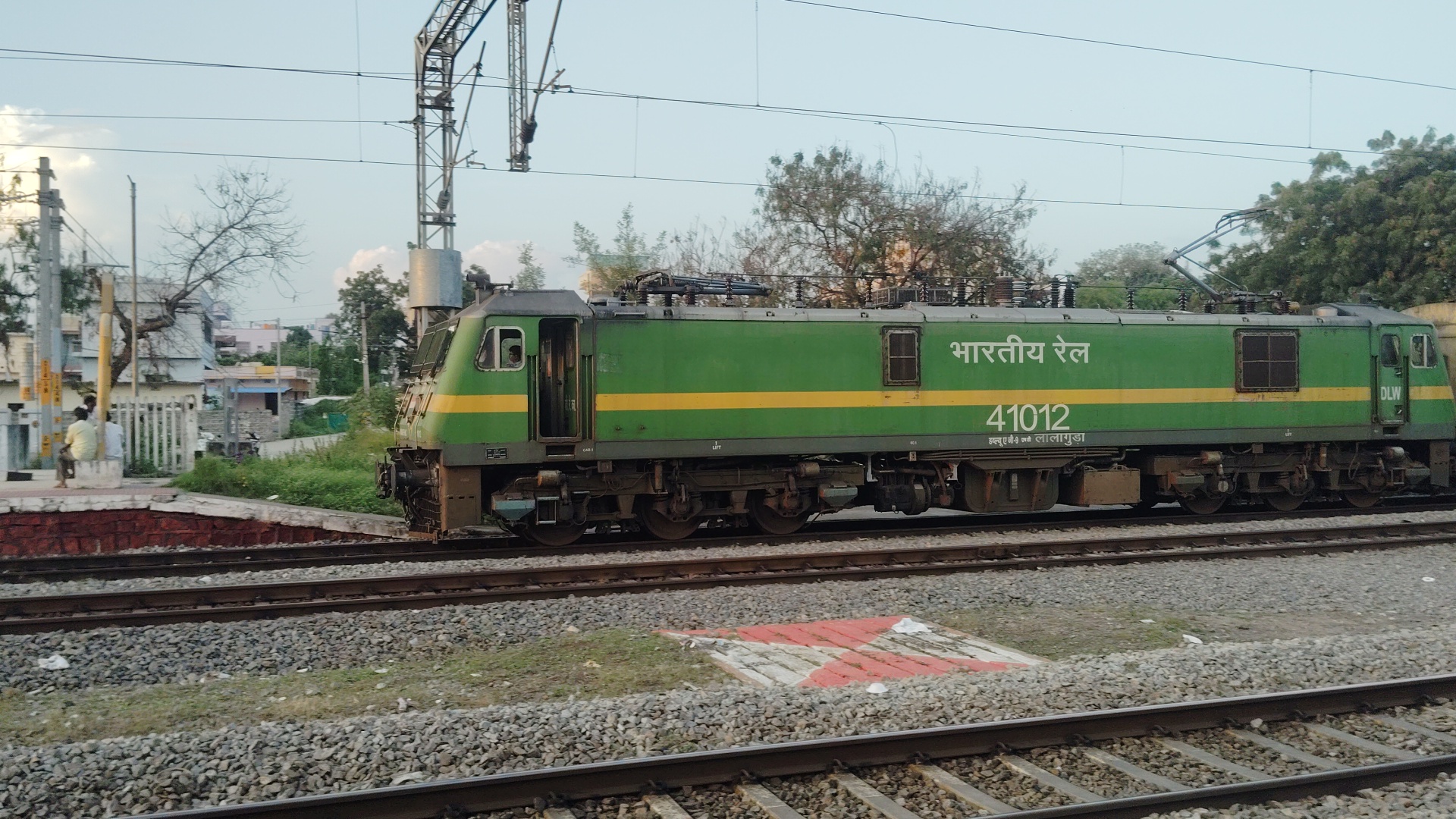 01023 Pune - SCSMT Kolhapur Special Fare Special photo 2