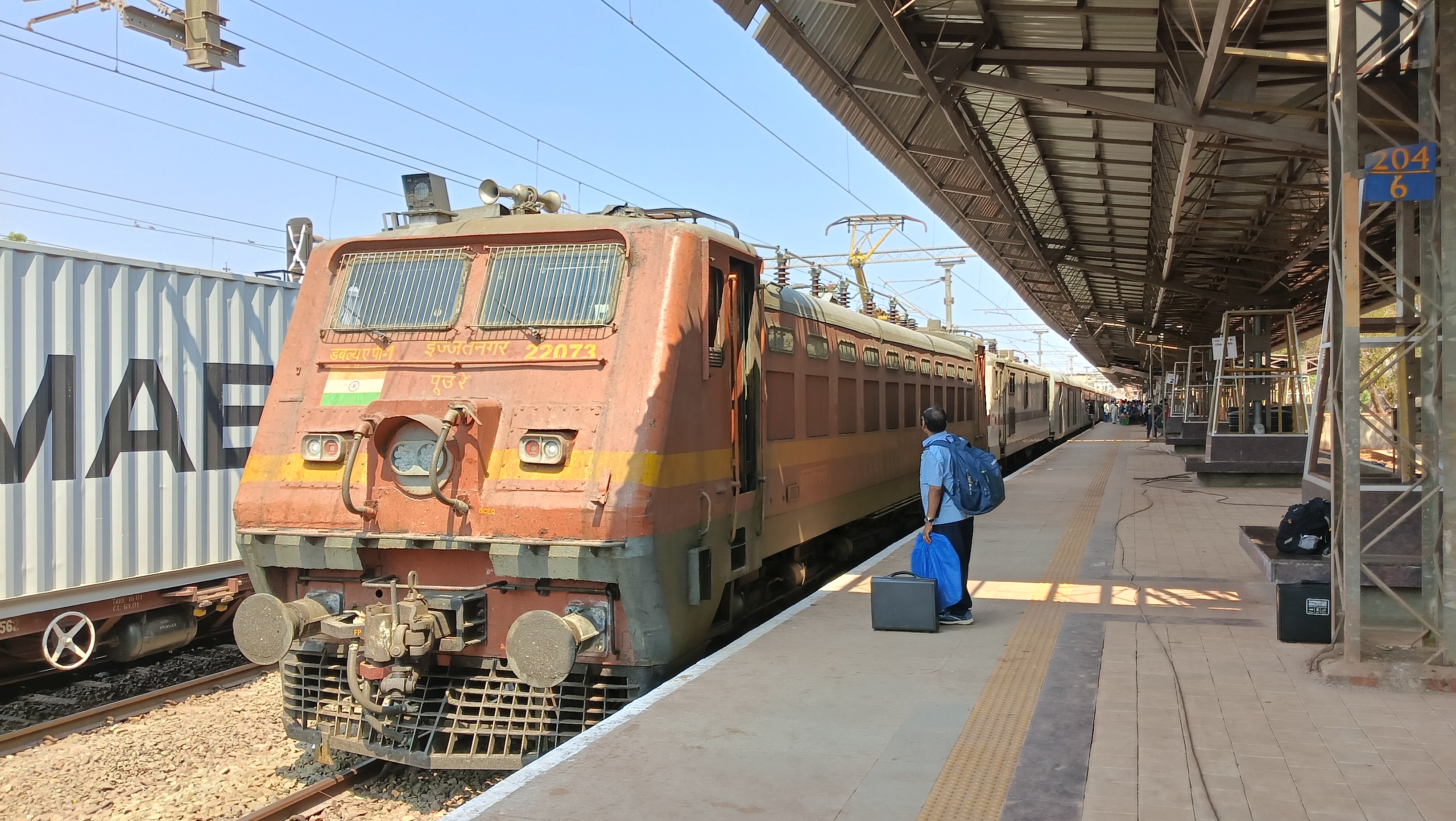 71423 Satara - SCSMT Kolhapur DEMU photo 1