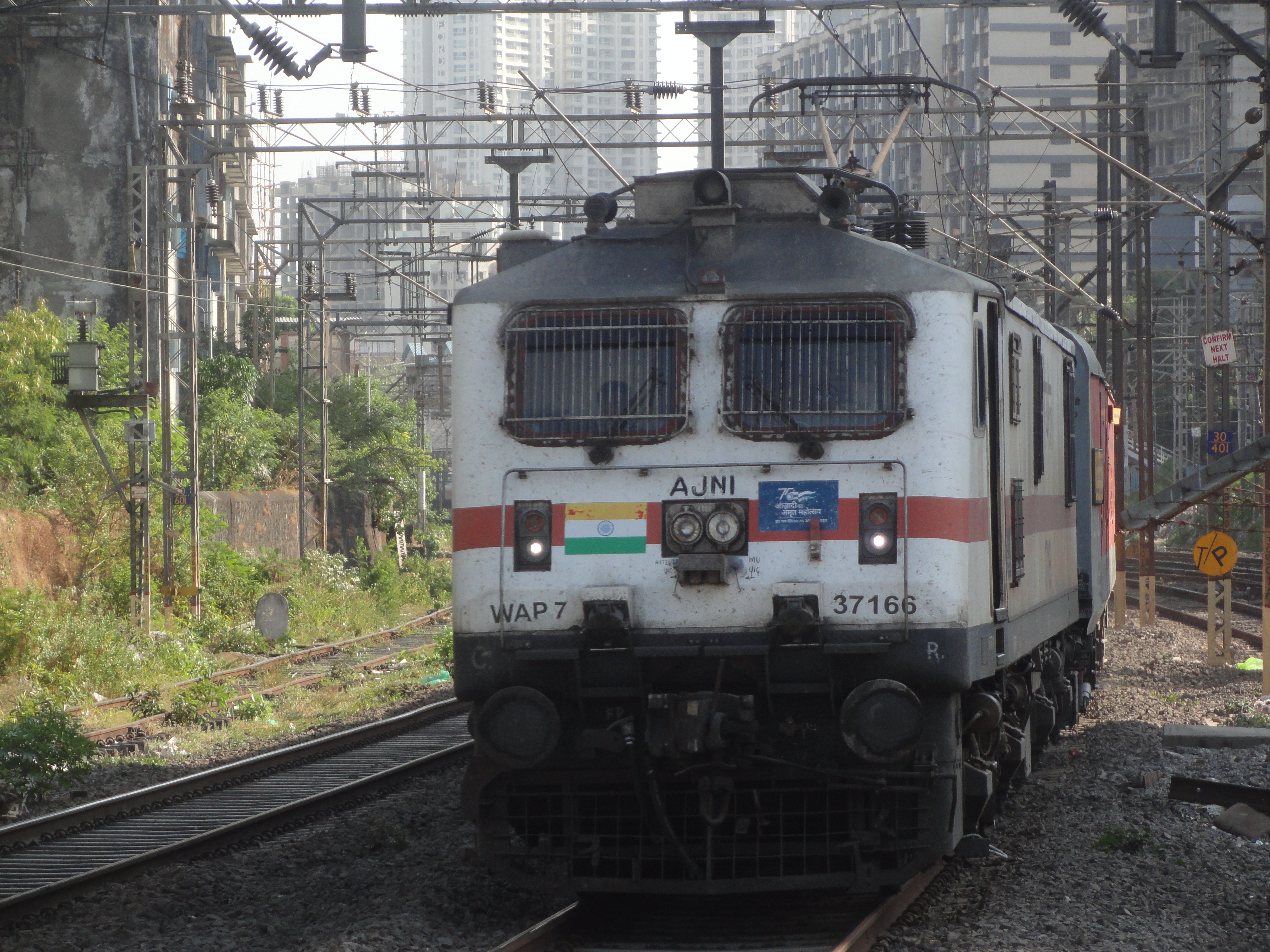 13345 Varanasi - Singrauli MEMU Intercity Express photo 6
