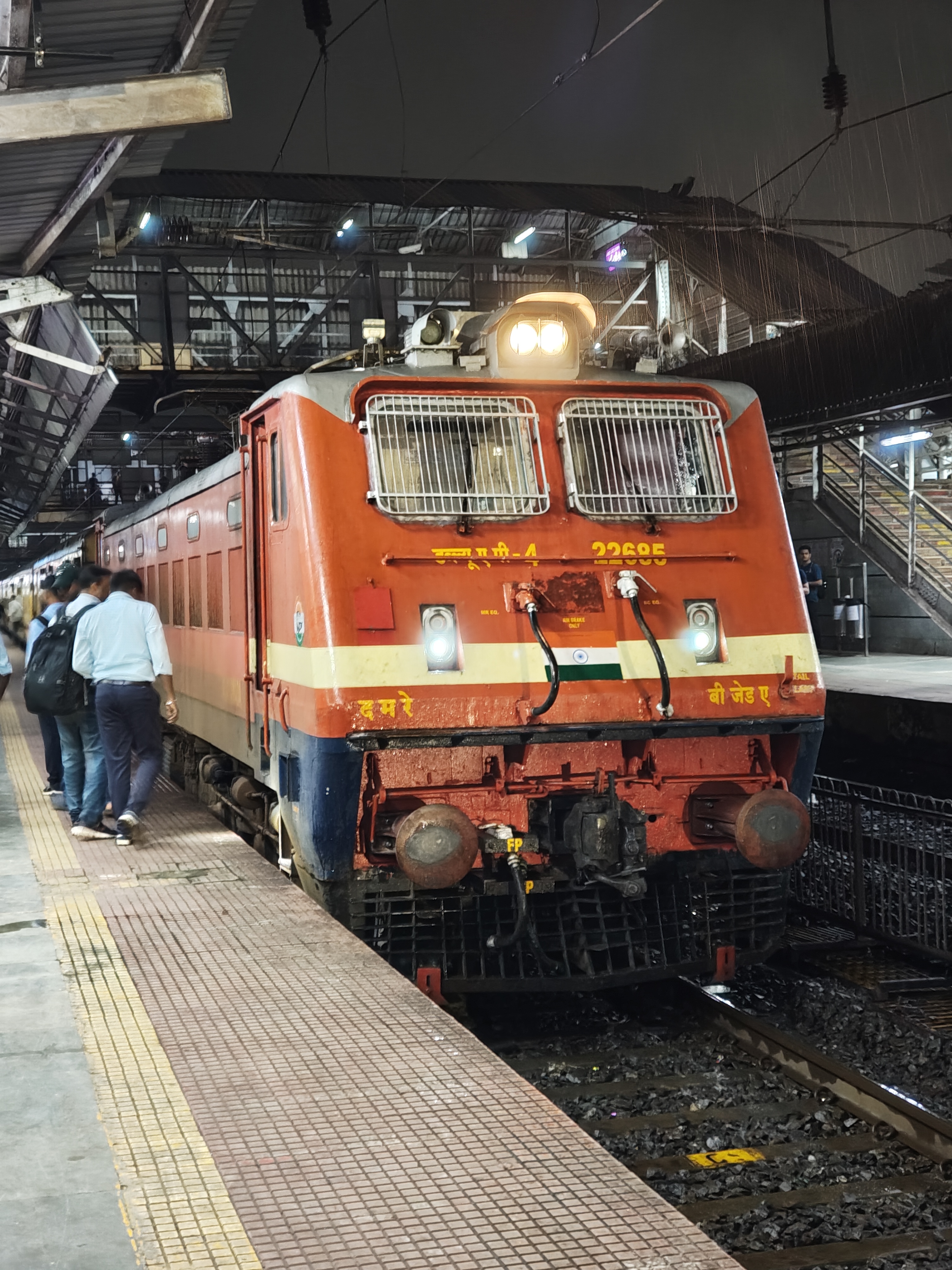 12755 Kakinada Port - Bhavnagar Terminus SF Express photo 8