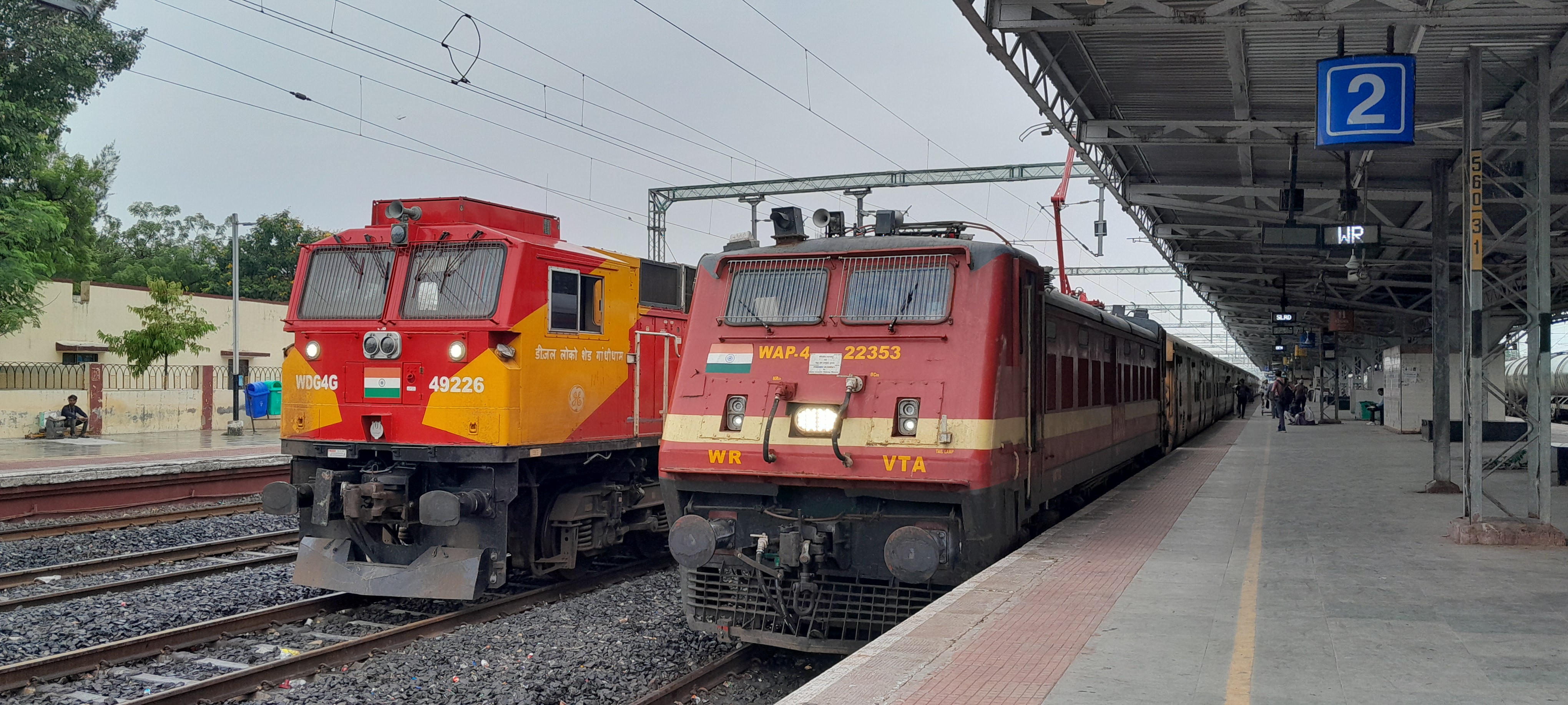20967 Secunderabad - Porbandar Weekly SF Express photo 2