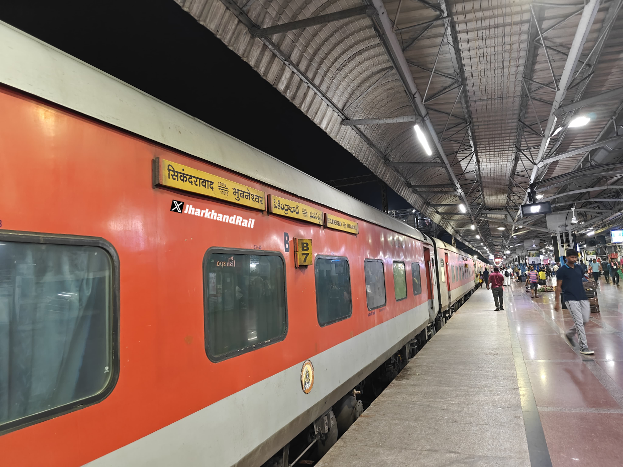 17015 Visakha Express photo 8