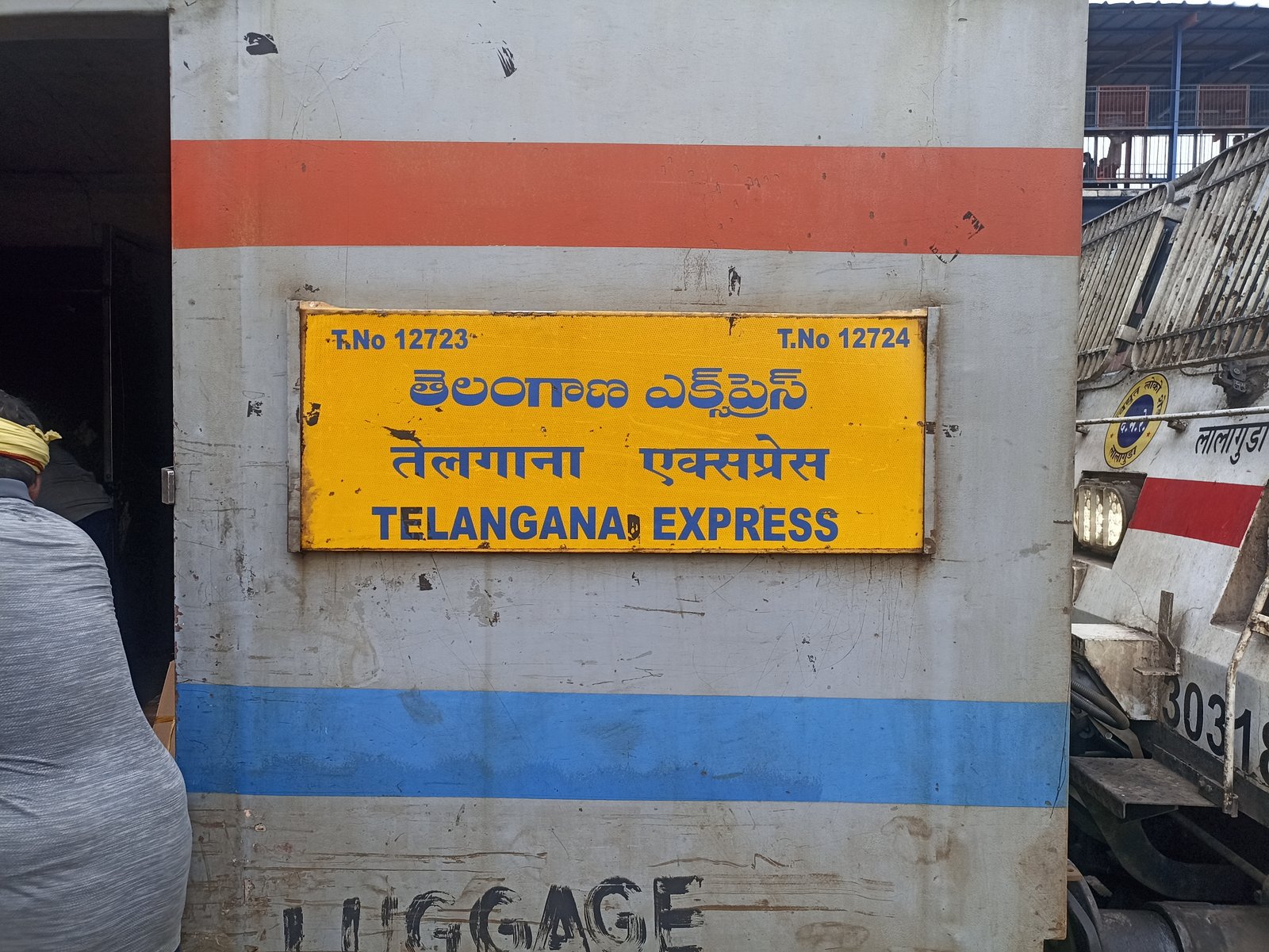 12723 Telangana Express photo 17