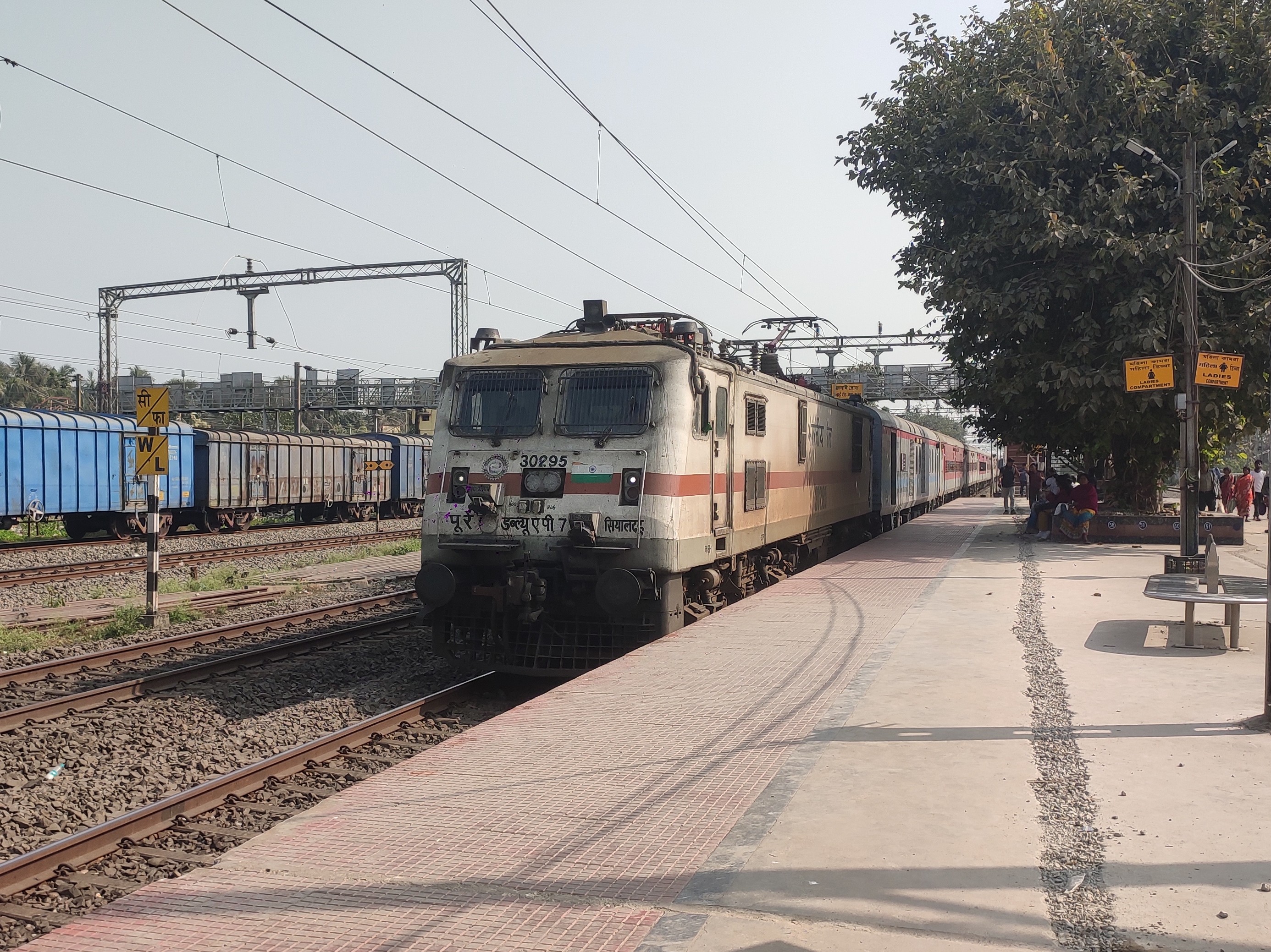 19005 Surat - Bhusaval Express photo 3