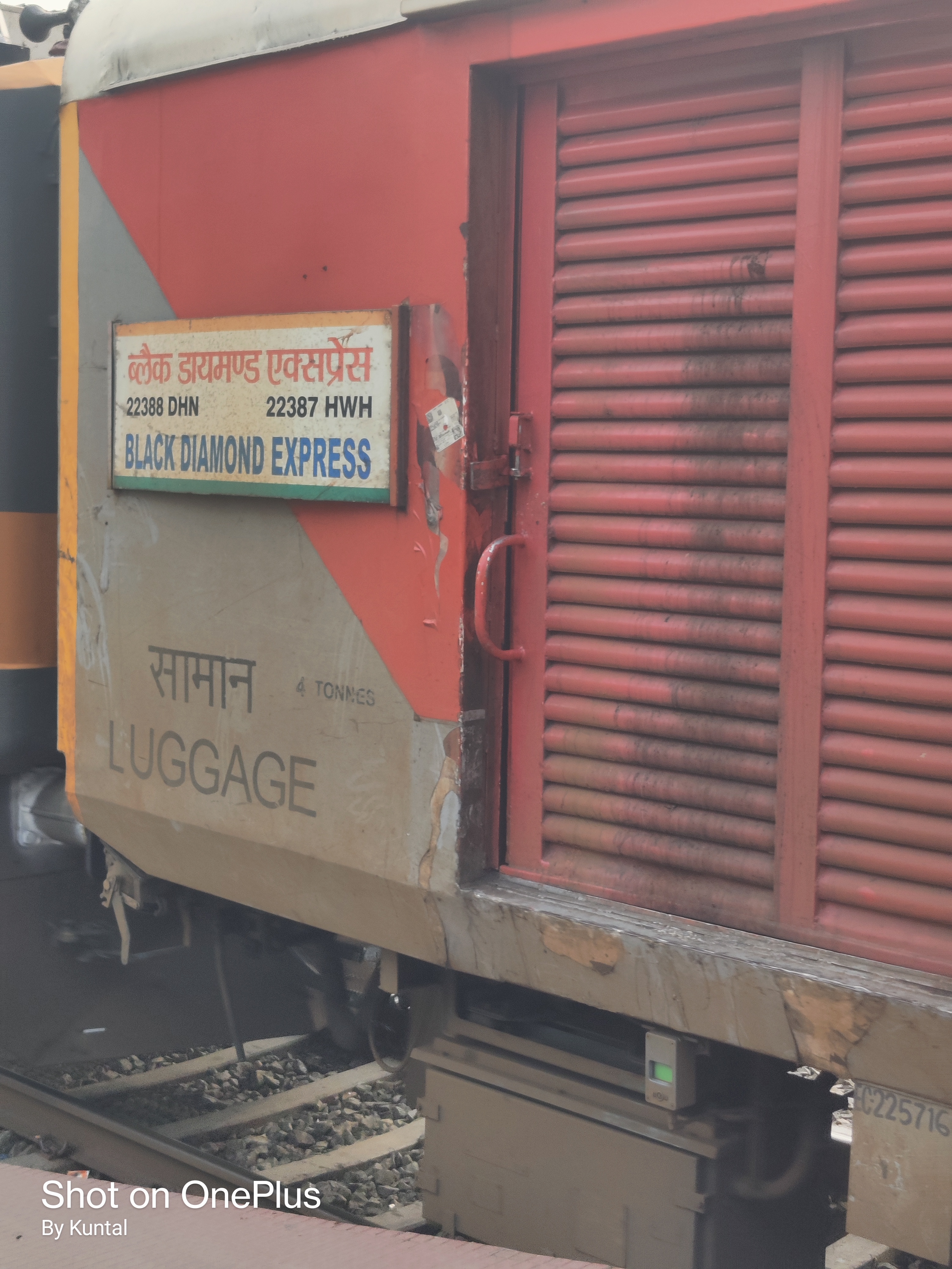 22689 Ahmedabad - Yesvantpur Weekly SF Express photo 5