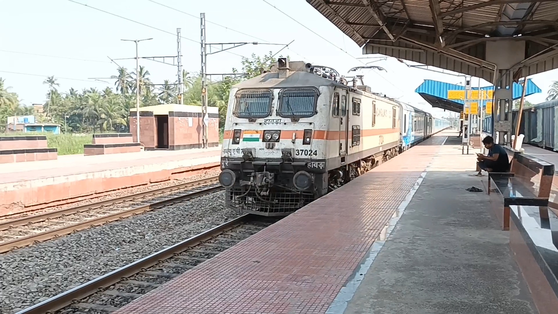 16505 Gandhidham - KSR Bengaluru SF Express photo 4