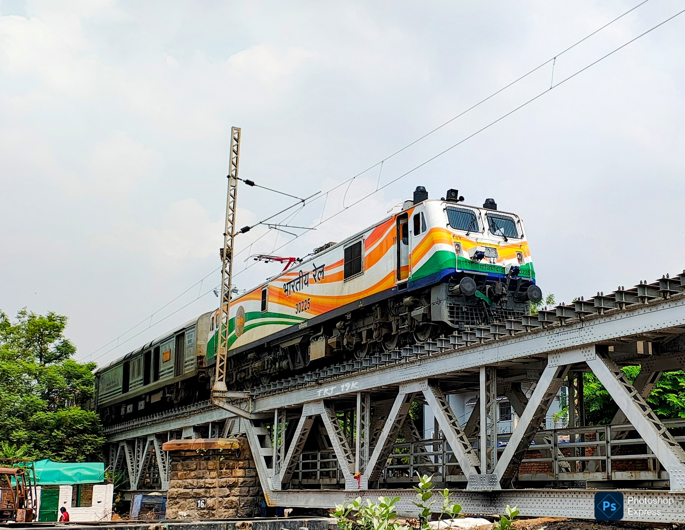 33857 Sealdah - Bangaon Local photo 6