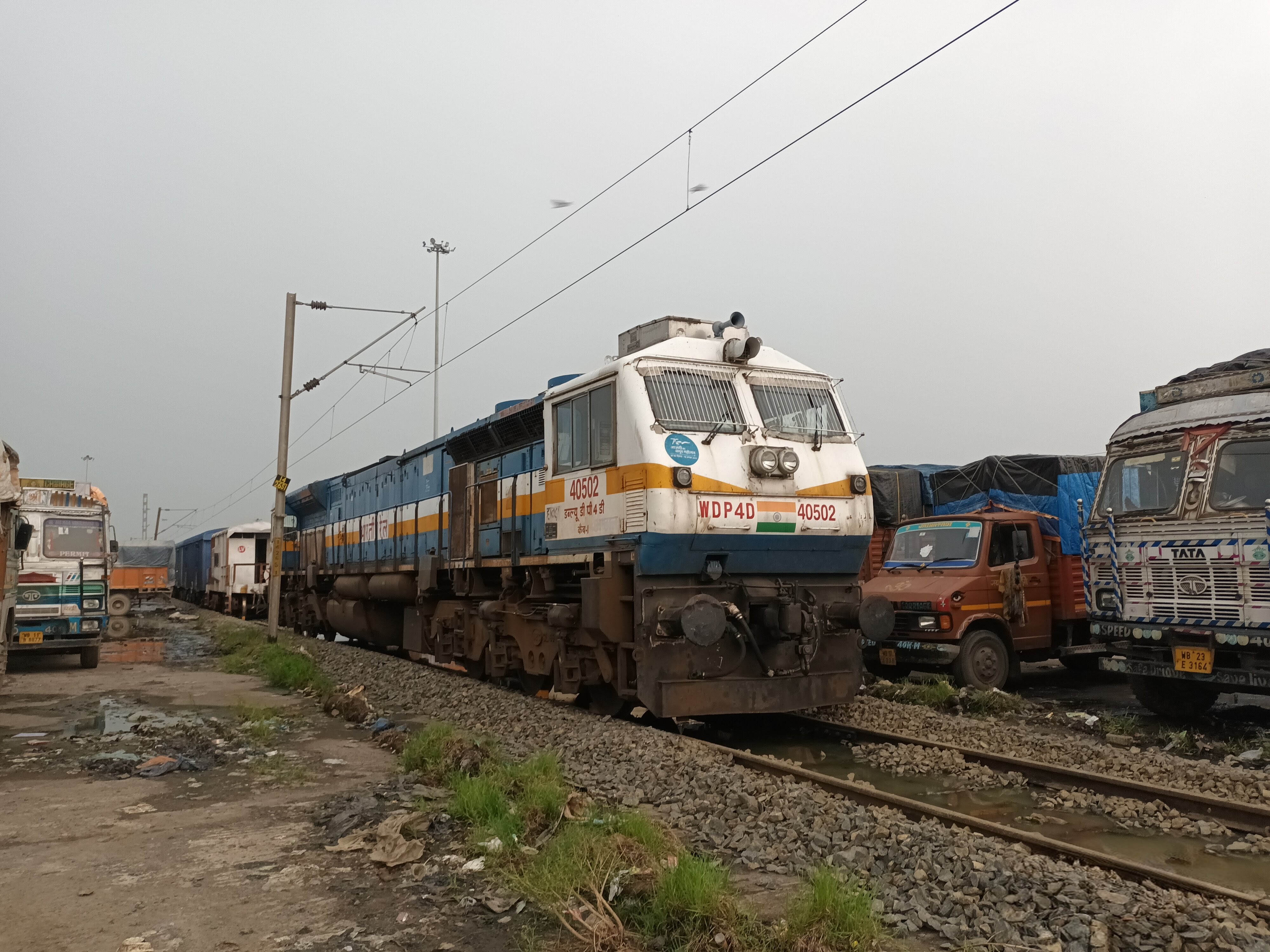 32252 Dankuni - Sealdah Local photo 7