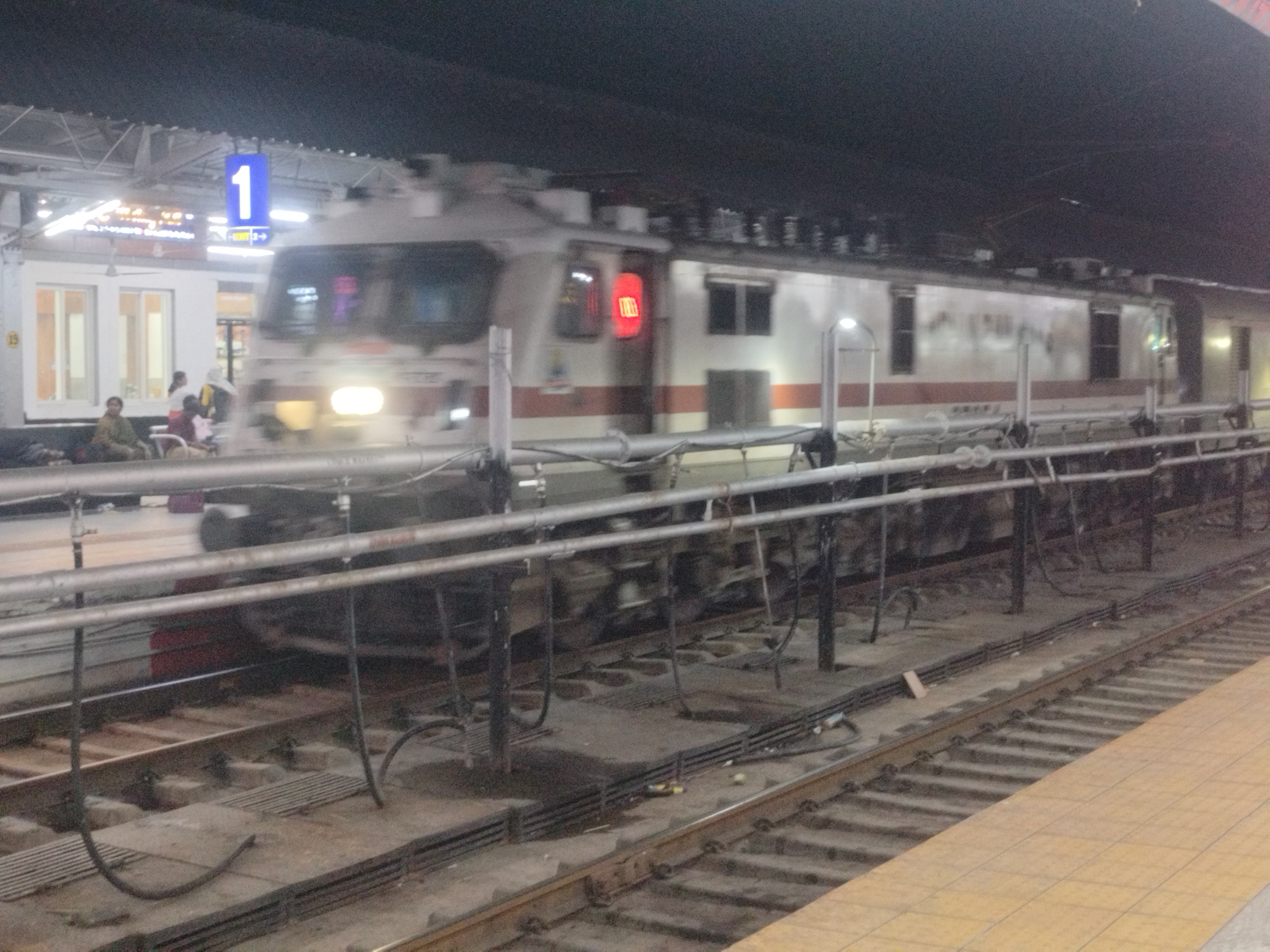 22687 Mysuru - Varanasi SF Express photo 4