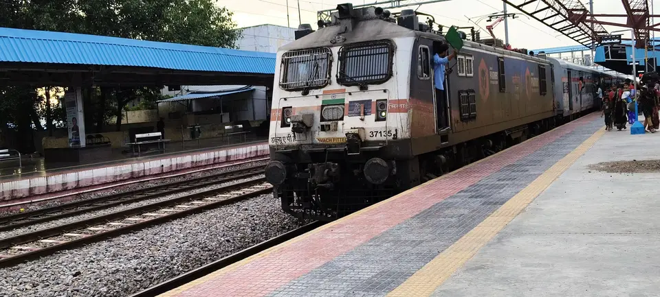 18261 BSP-YNK EXPRESS train photo 2