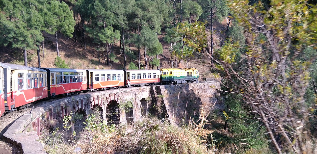 शिमला-कालका रेलमार्ग पर भारी गड्ढों के चलते रेल सेवाएं रद्द