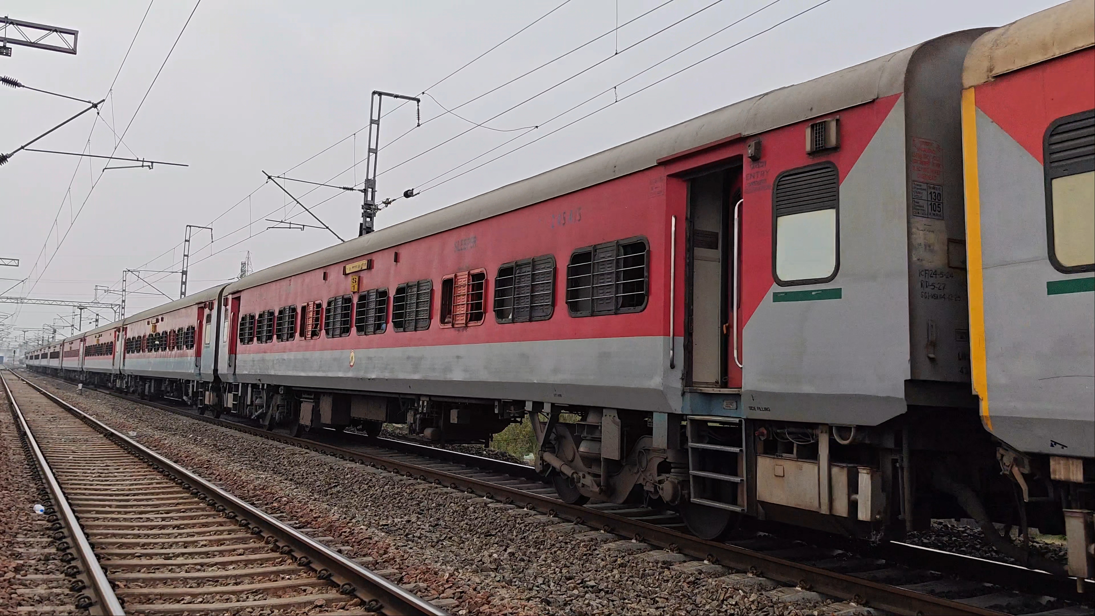 14205 Ayodhya Cantt. - Delhi Express photo 3