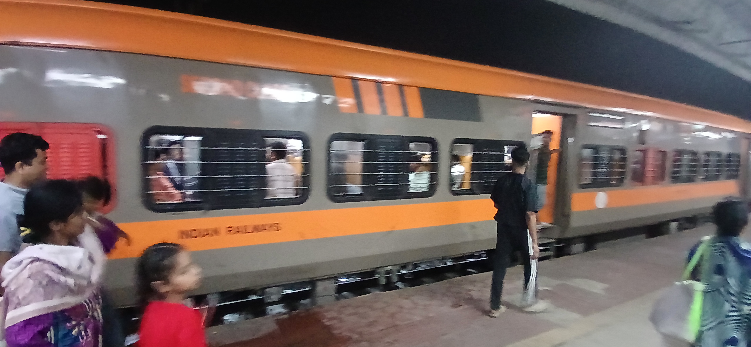 19021 Udhna - Brahmapur Amrit Bharat Express photo 3