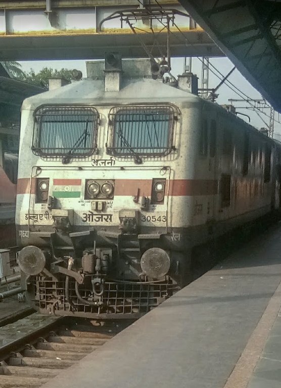 22221 Mumbai CSMT - Hazrat Nizamuddin Rajdhani Express photo 4