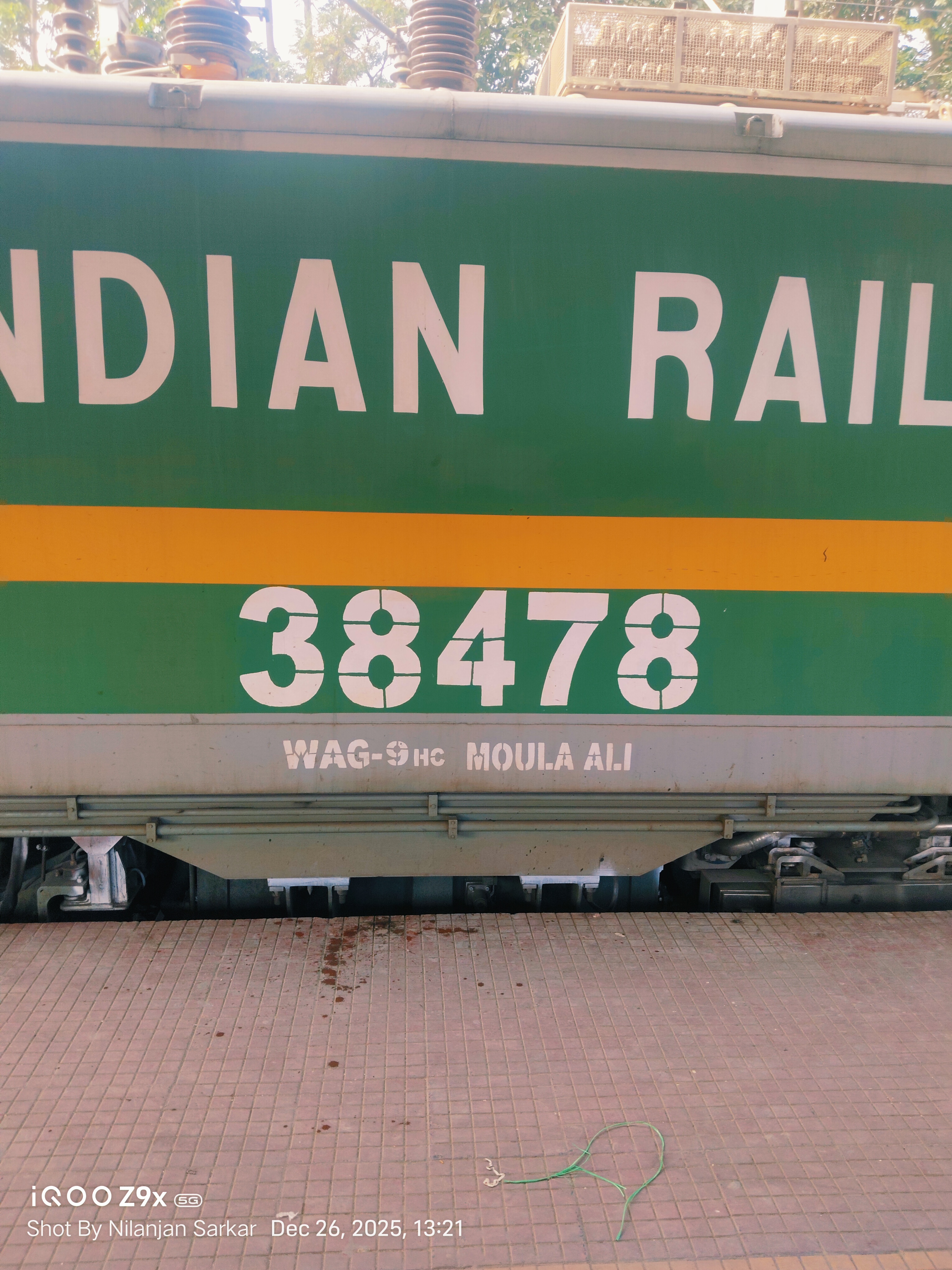 12929 Valsad - Vadodara Intercity SF Express photo 4