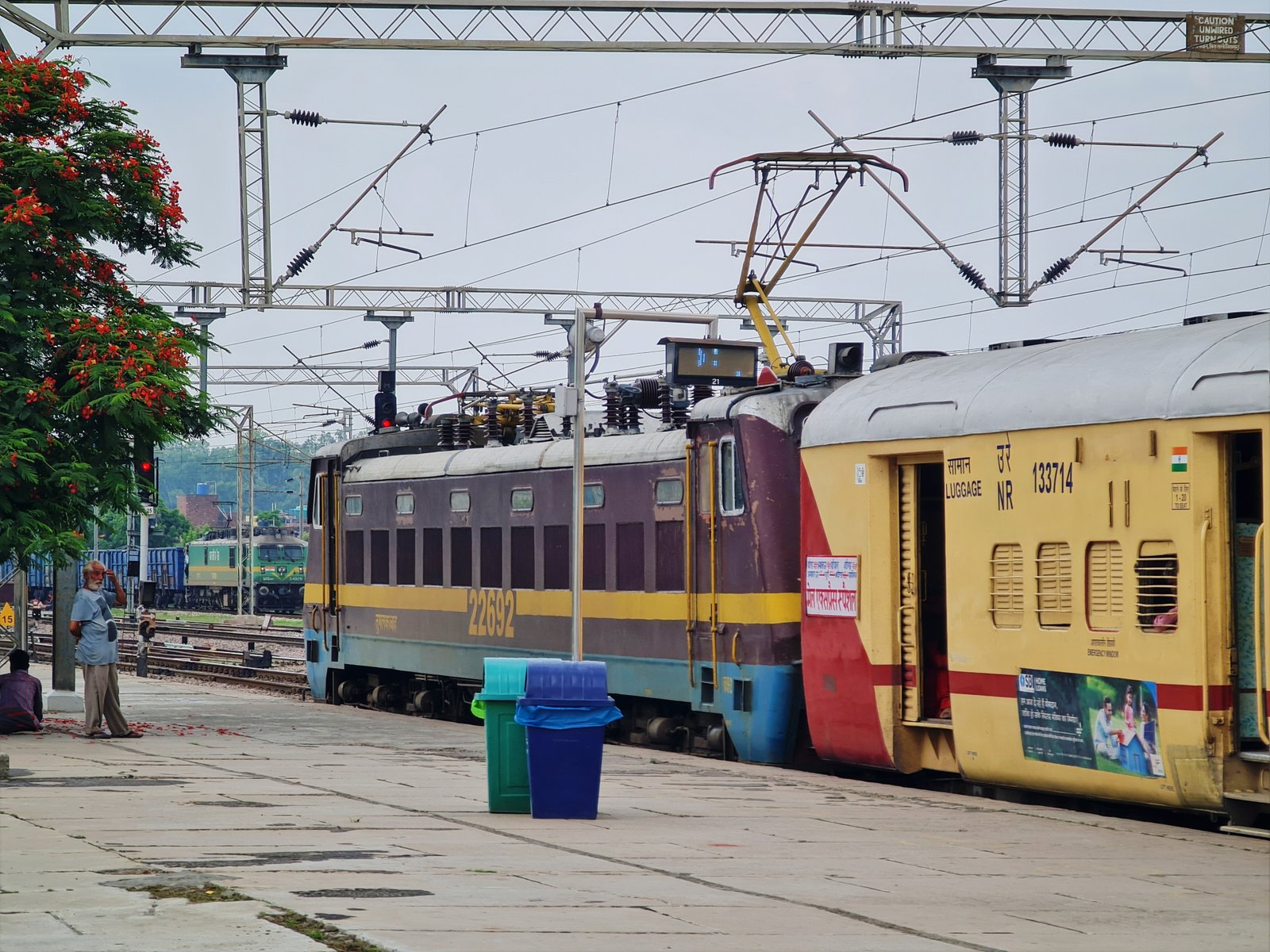 12755 Kakinada Port - Bhavnagar Terminus SF Express photo 8