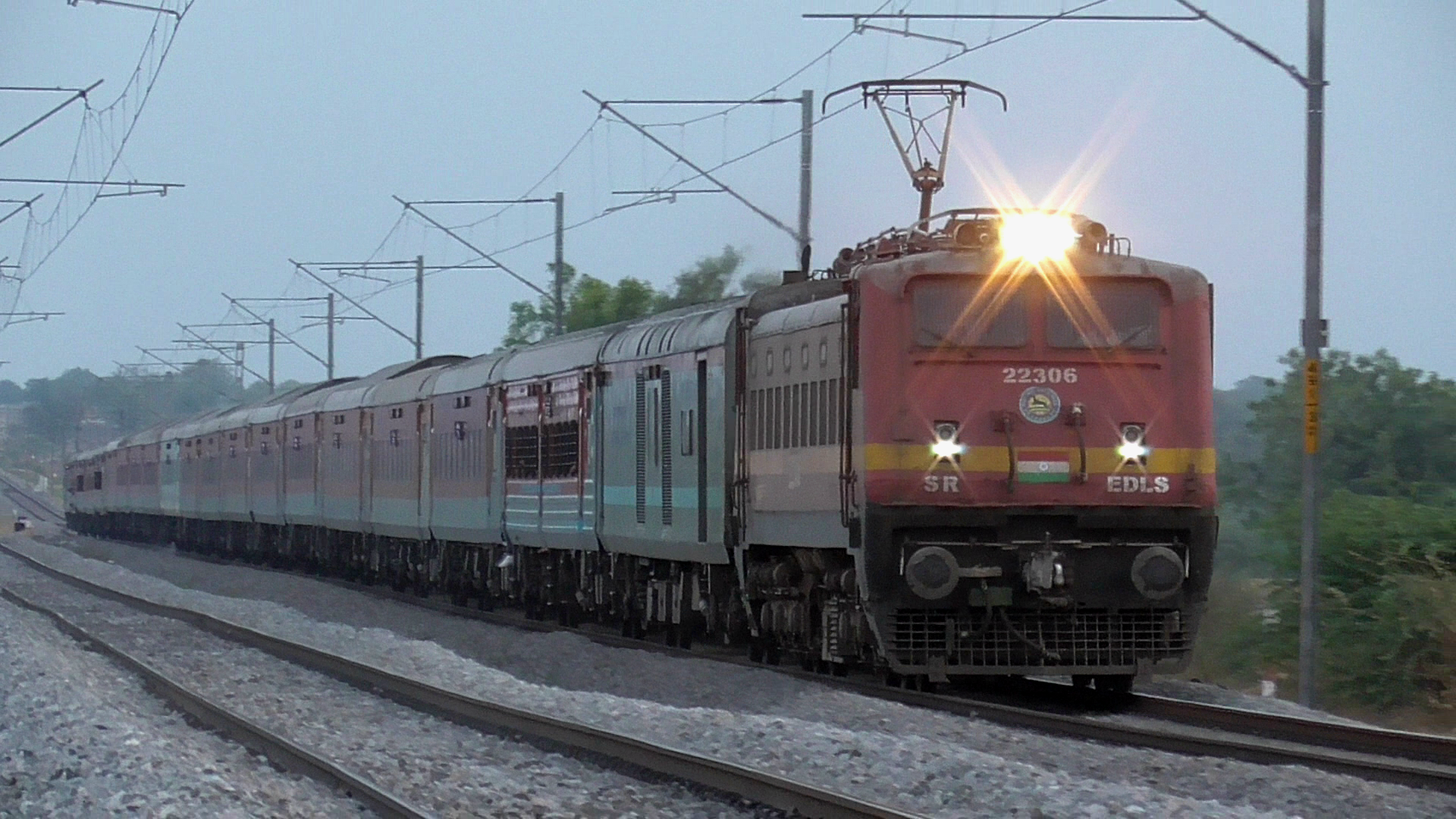 12761 Tirupati - Karimnagar SF Express photo 8