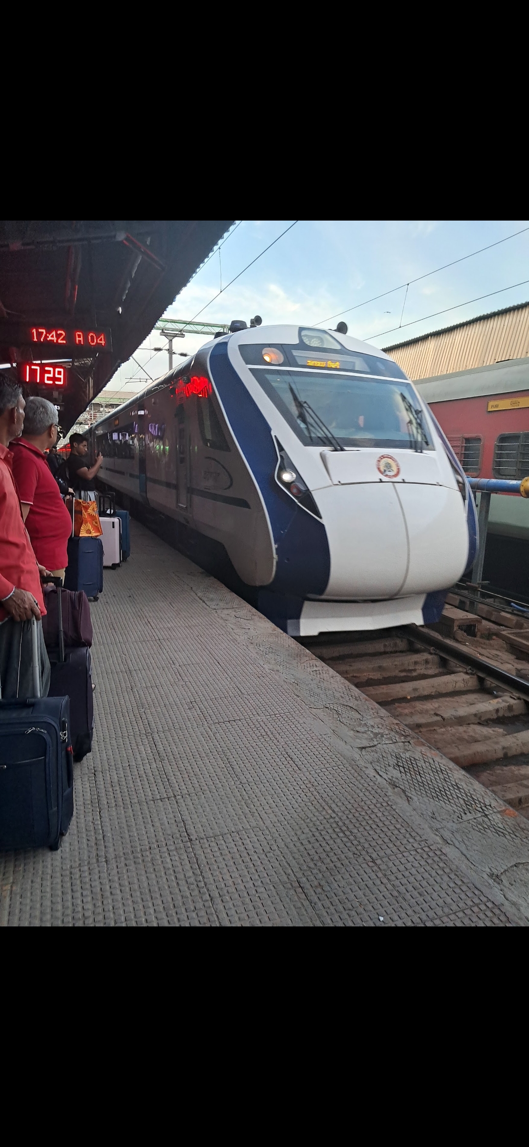 22169 Rani Kamalapati - Santragachi Humsafar Express photo 8