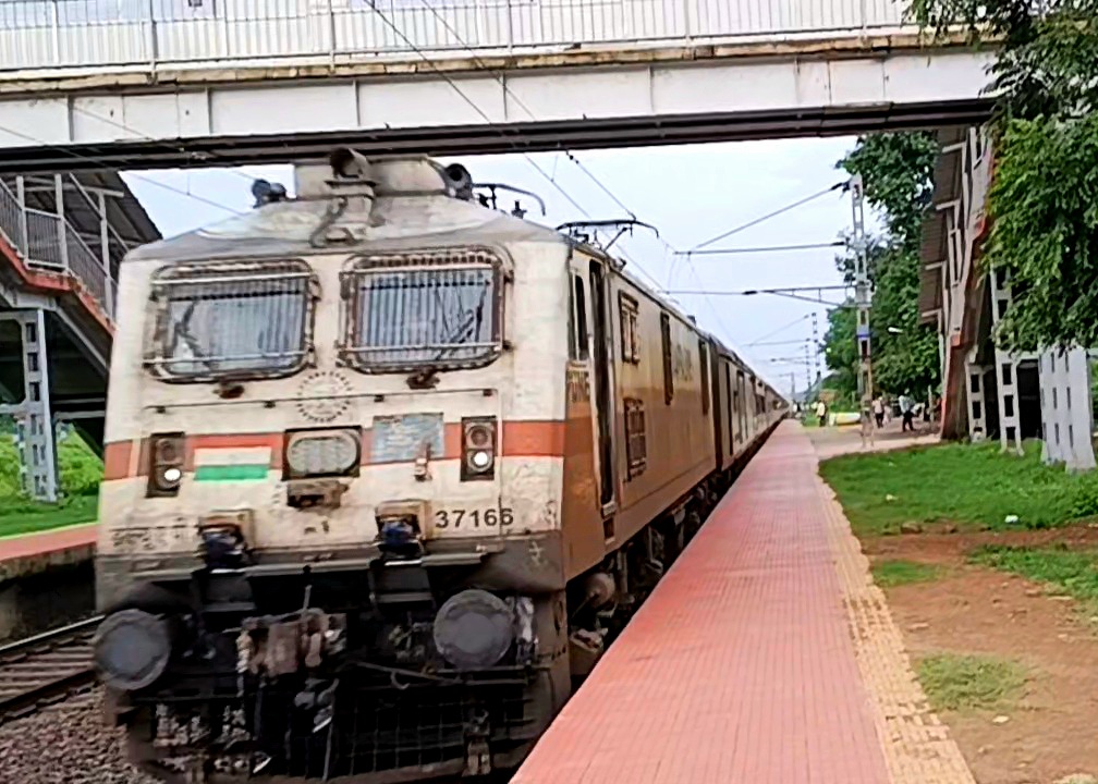 95205 BL5 / Mumbai CSMT - Badlapur Fast Local photo 2