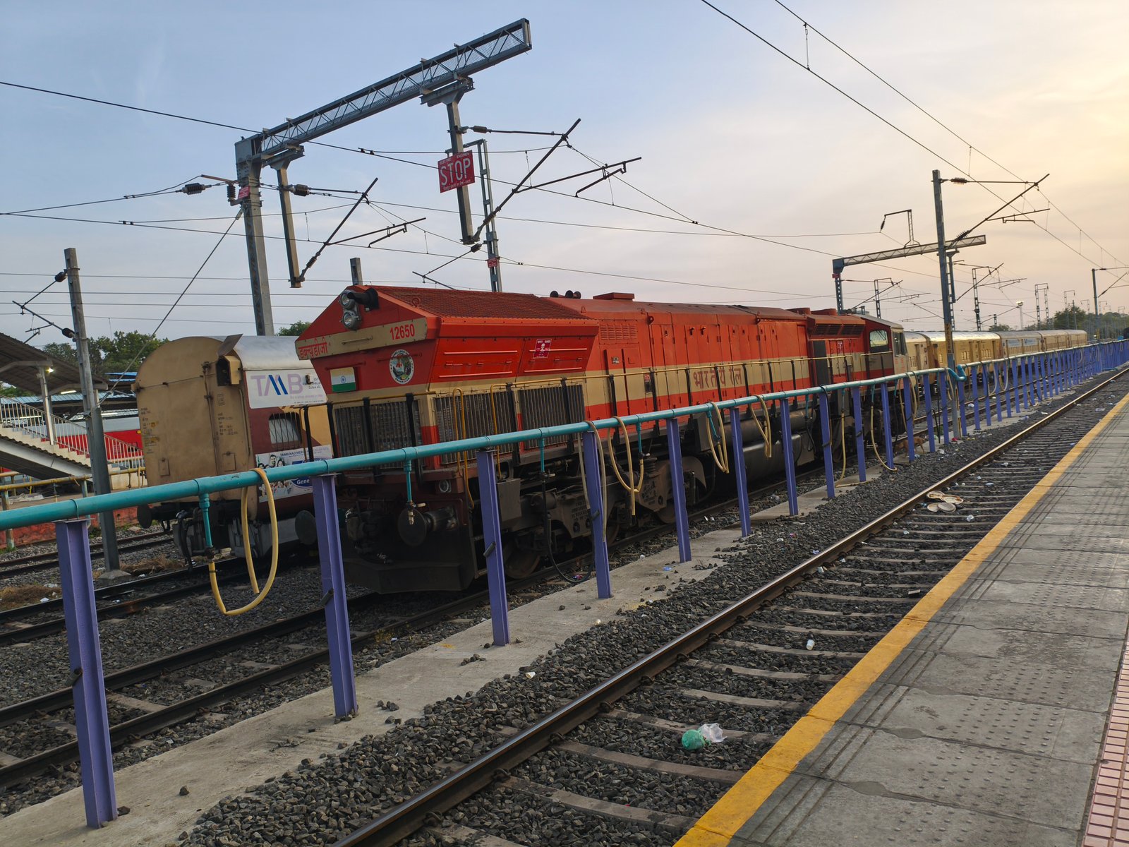 42601 Chennai Beach - Gummidipundi EMU photo 3