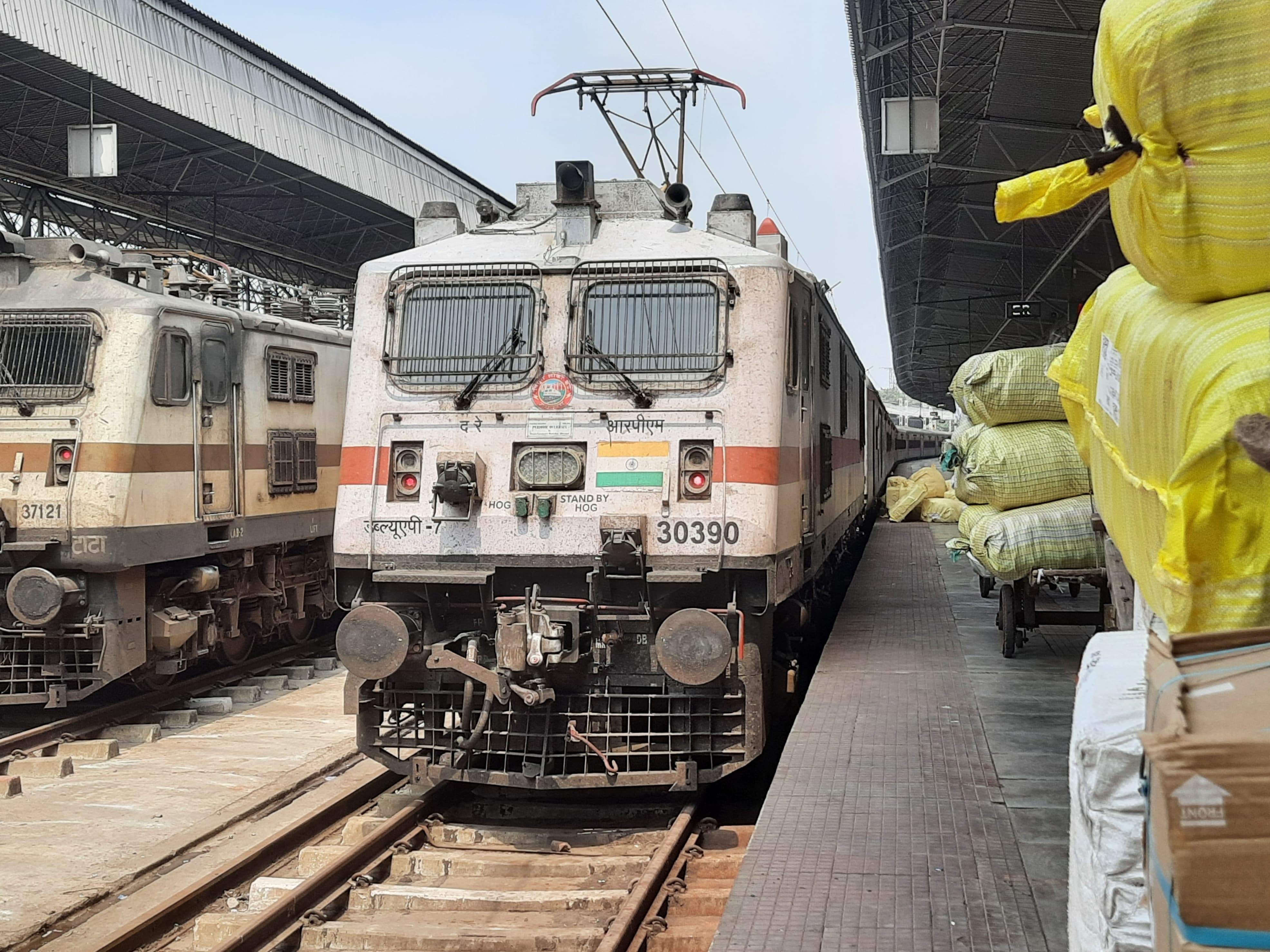 74625 Banihal - Baramula DEMU photo 4