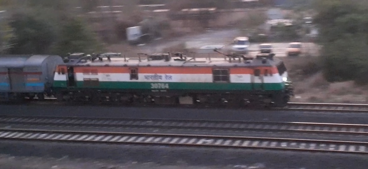 22147 Dadar Central - Sainagar Shirdi SF Express (via Manmad) photo 5
