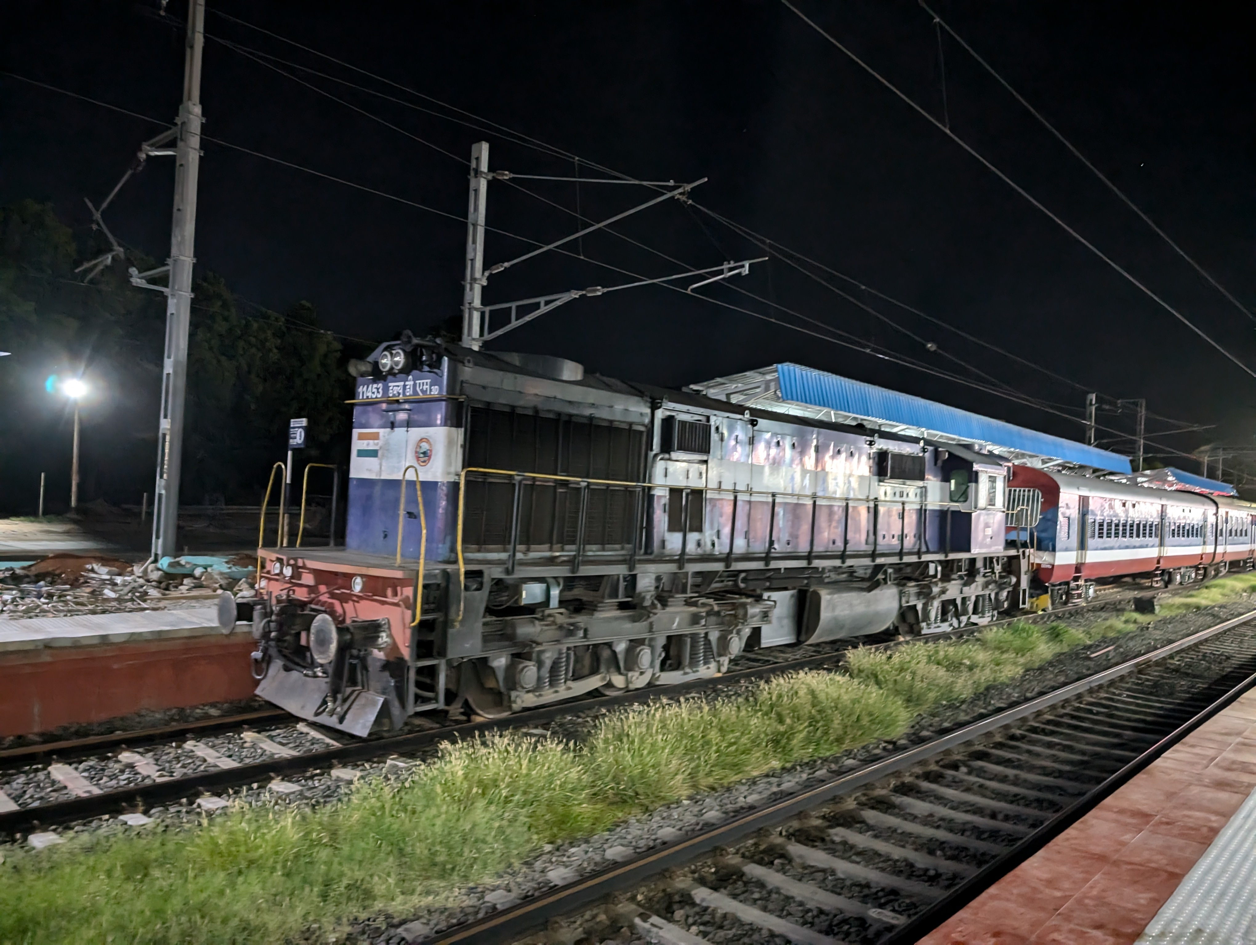 68133 Tatanagar - Badampahar MEMU photo 1