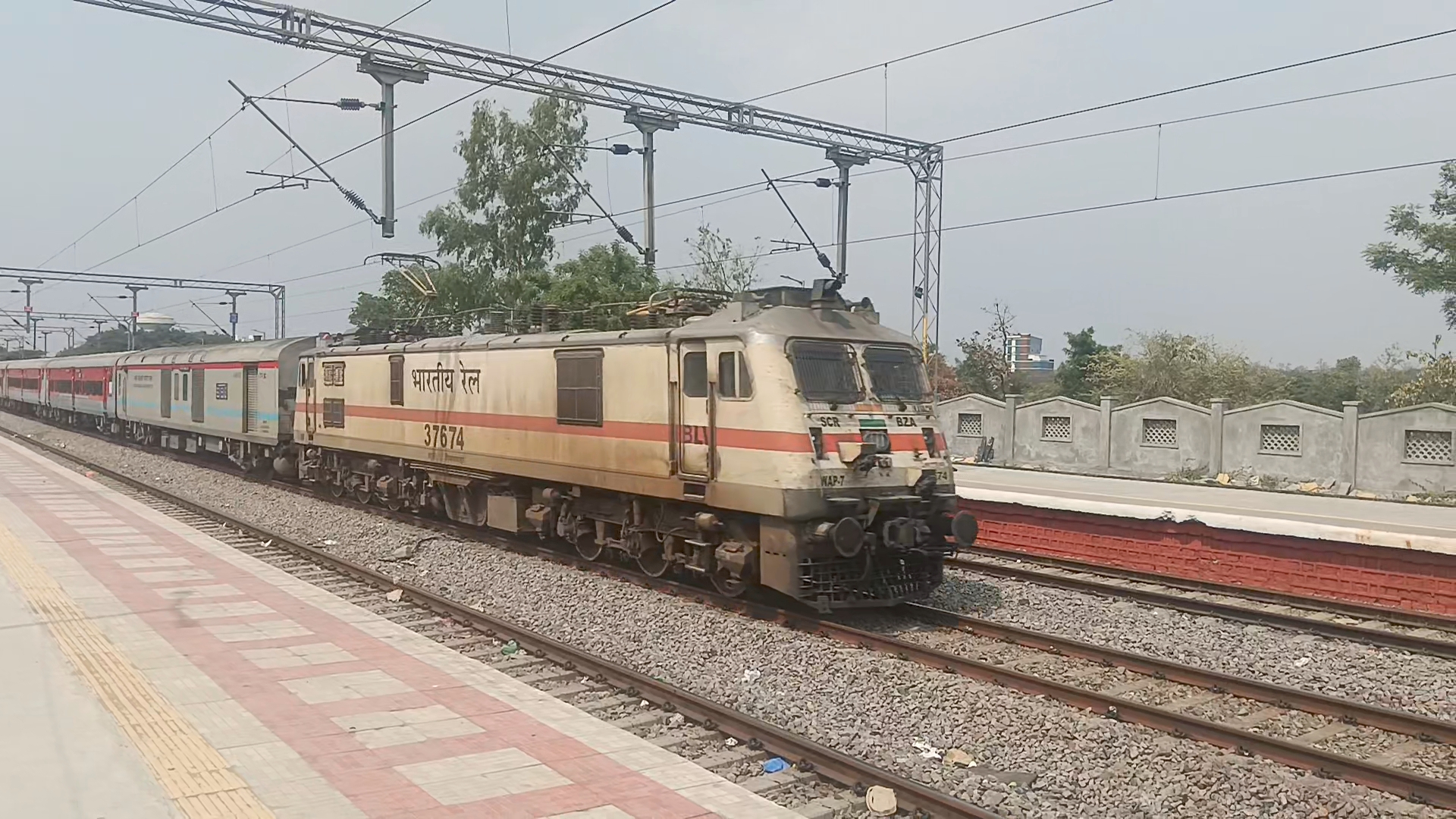 95215 BL15 / Mumbai CSMT - Badlapur Fast Local photo 1