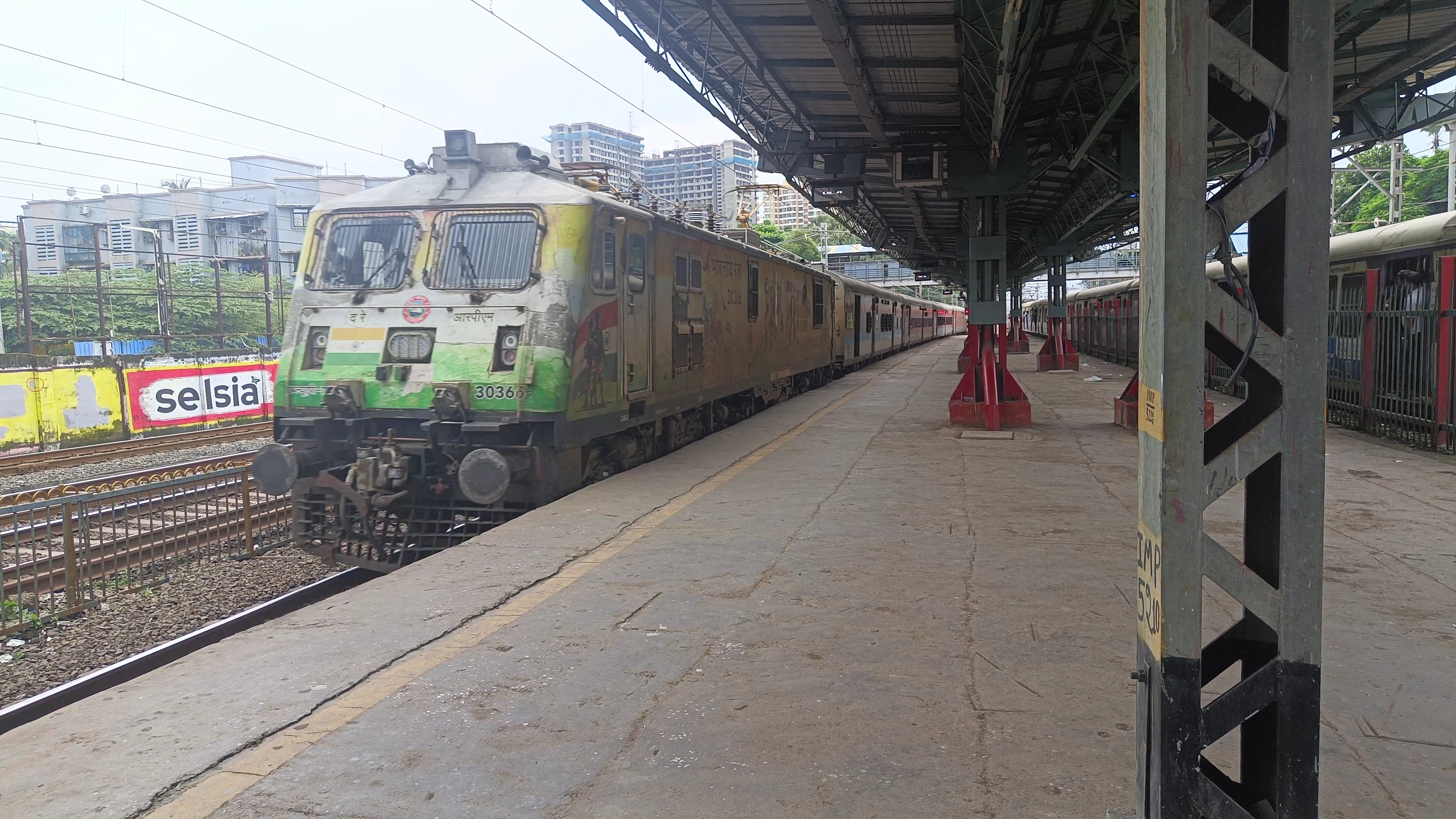 22659 Thiruvananthapuram North (Kochuveli) - Yog Nagari Rishikesh SF Express photo 1