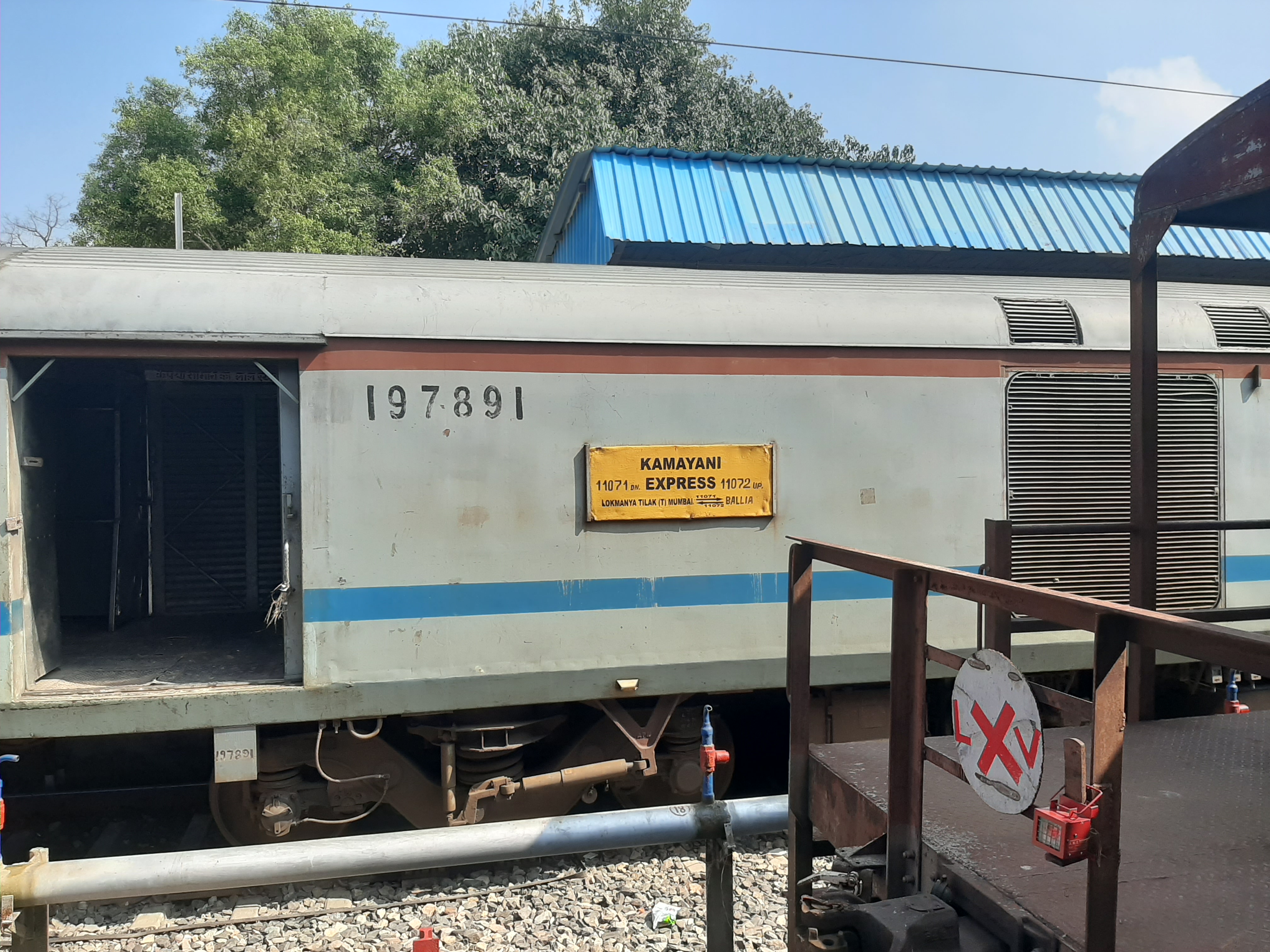 11071 Kamayani Express photo 5