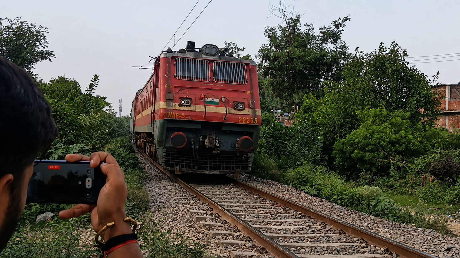 14231 Manwar Sangam Express photo 1
