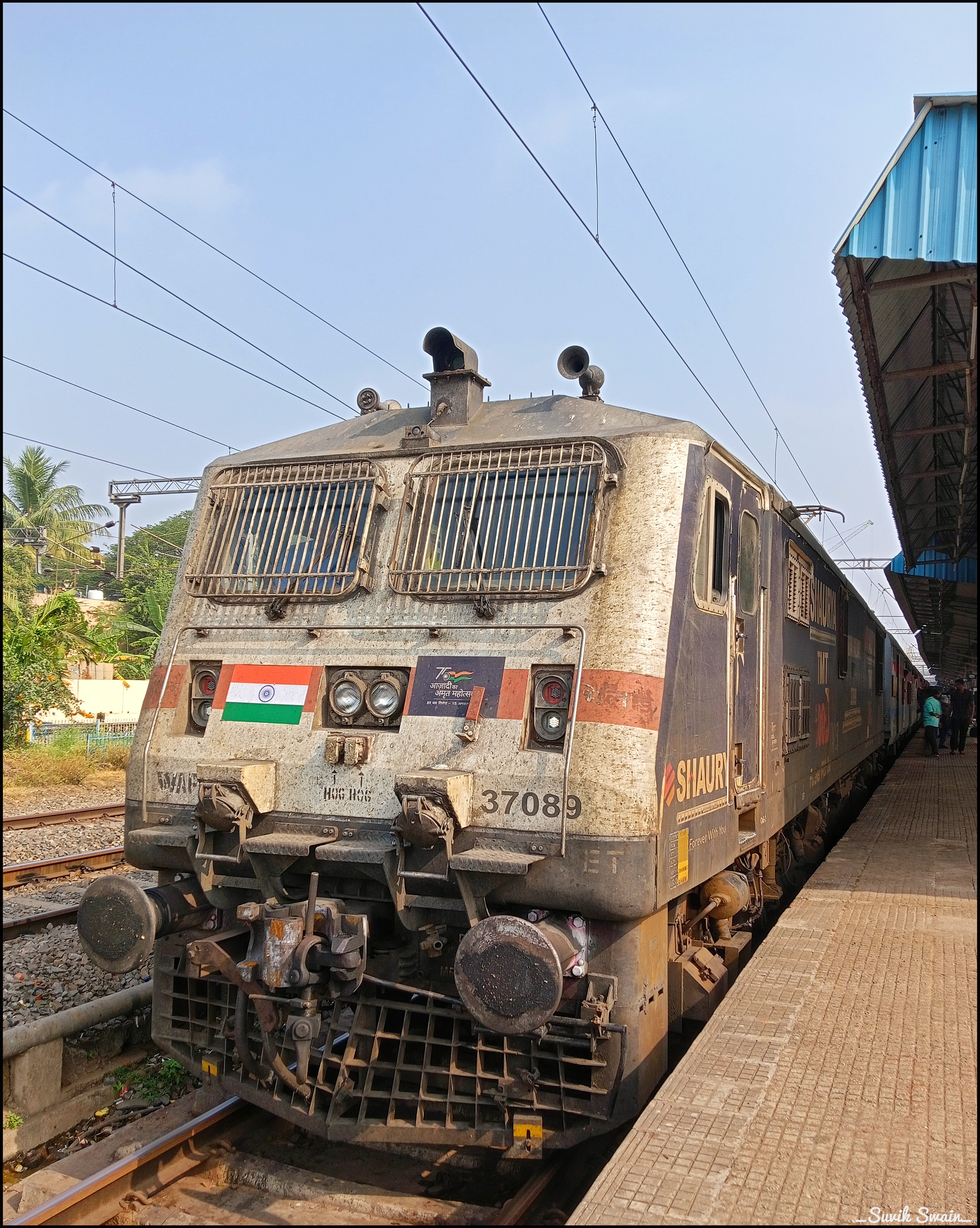 64015 Palwal - Shakurbasti EMU photo 3
