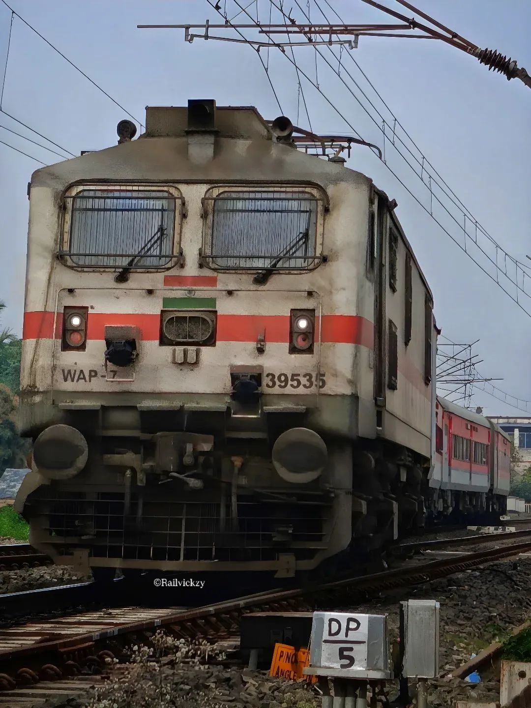 63231 Patna - Pt. Deen Dayal Upadhyaya Jn. MEMU photo 8