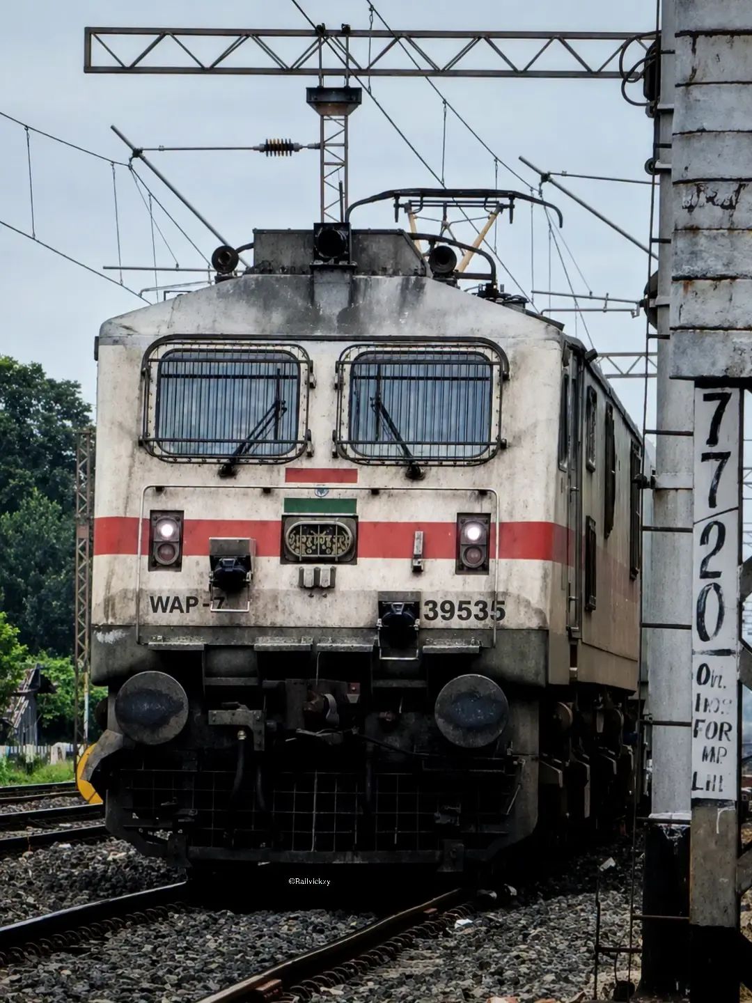 08445 Puri - Solapur Special Fare One Way Special photo 2