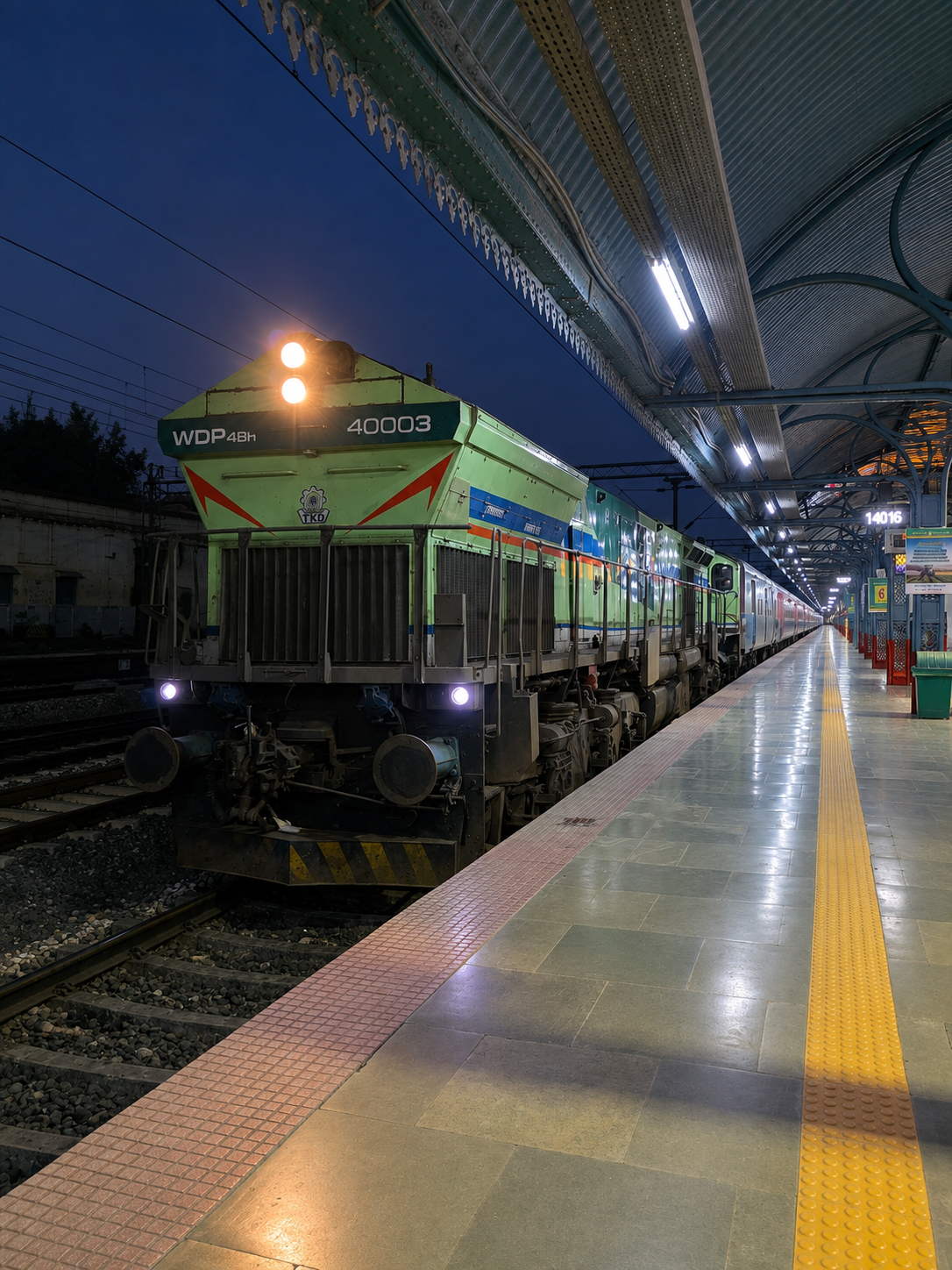 33651 Sealdah - Habra Local photo 4